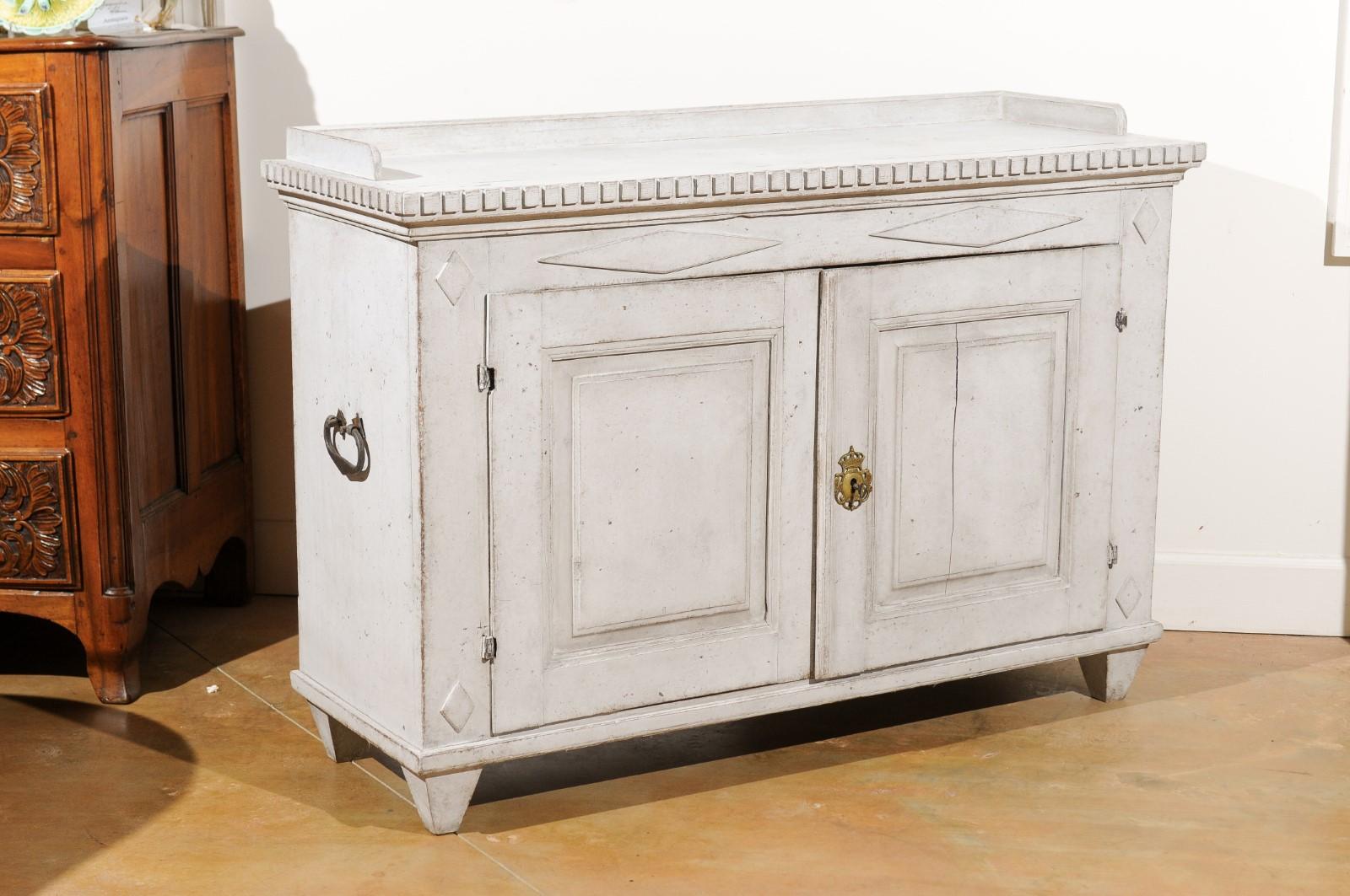 Swedish Gustavian 1790s Painted Sideboard with Dentil Molding and Diamond Motifs 1