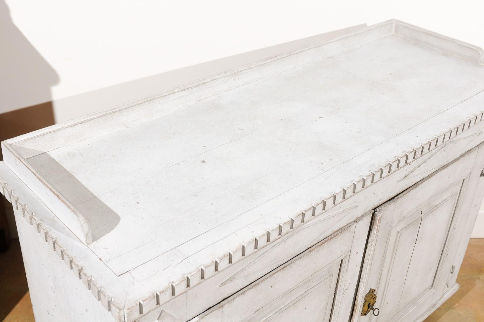 Swedish Gustavian 1790s Painted Sideboard with Dentil Molding and Diamond Motifs 2