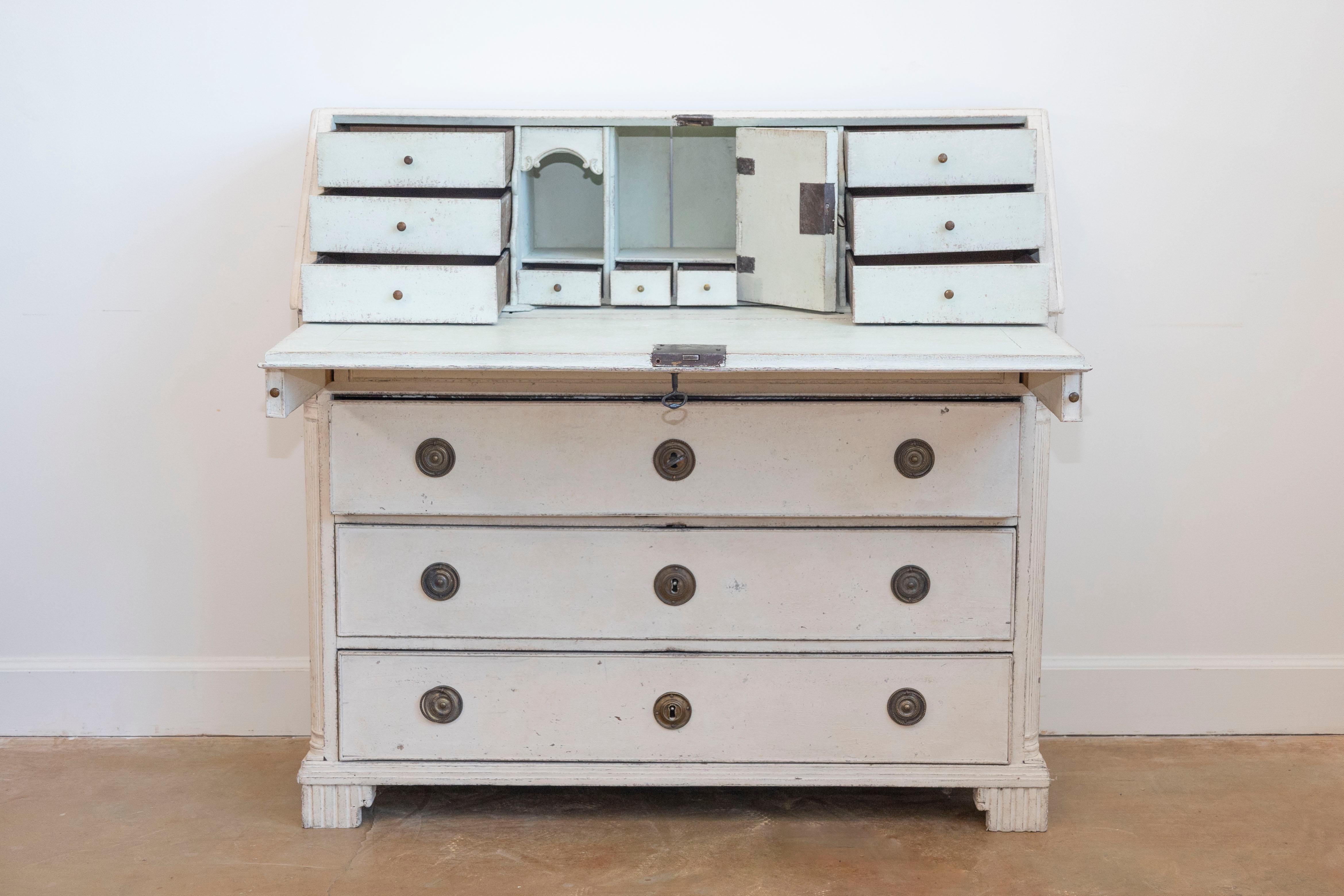 Swedish Gustavian 1790s Painted Slant-Front Desk with Carved Diamond Motifs Sueco en venta