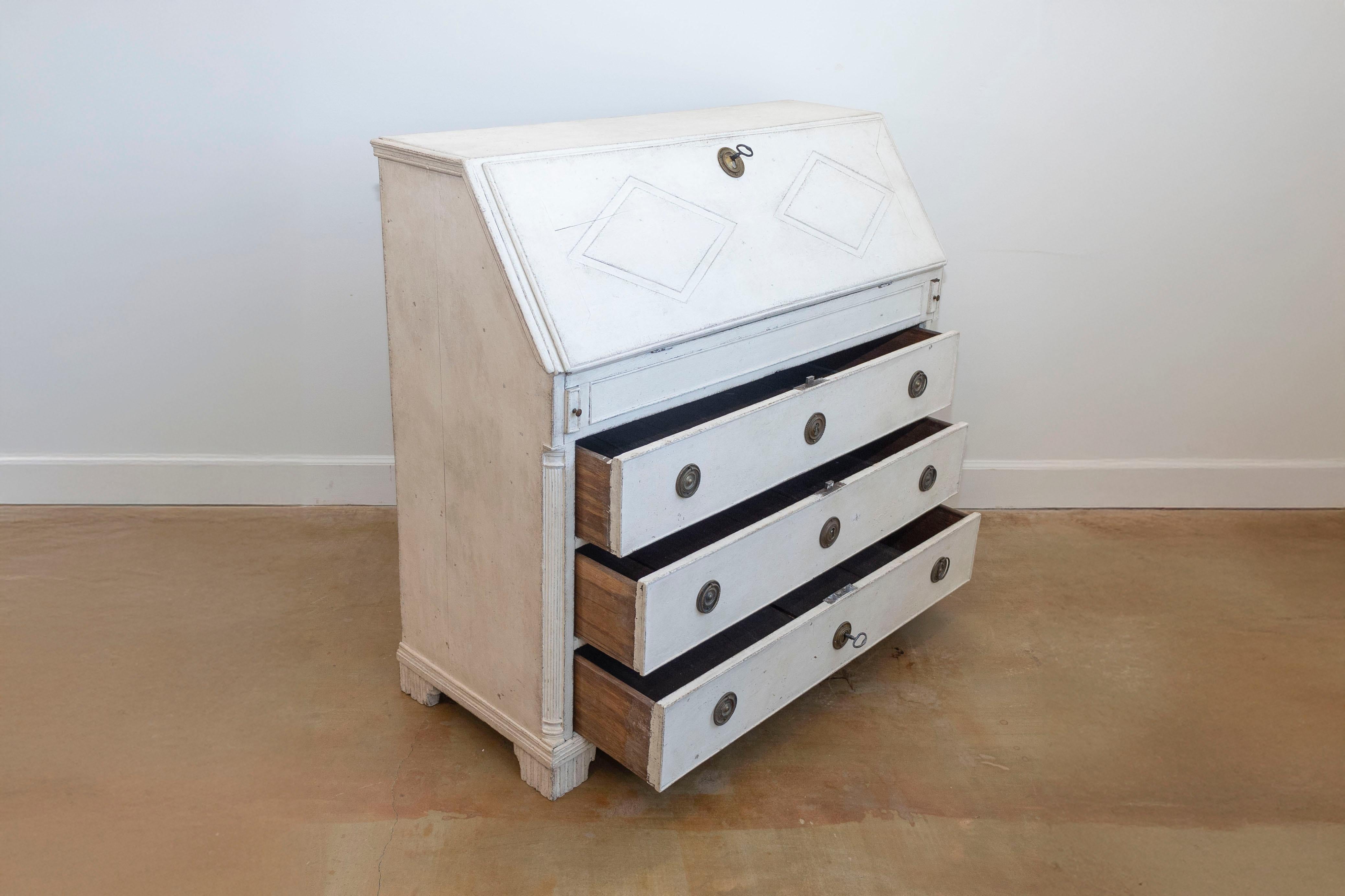 Swedish Gustavian 1790s Painted Slant-Front Desk with Carved Diamond Motifs Tallado en venta