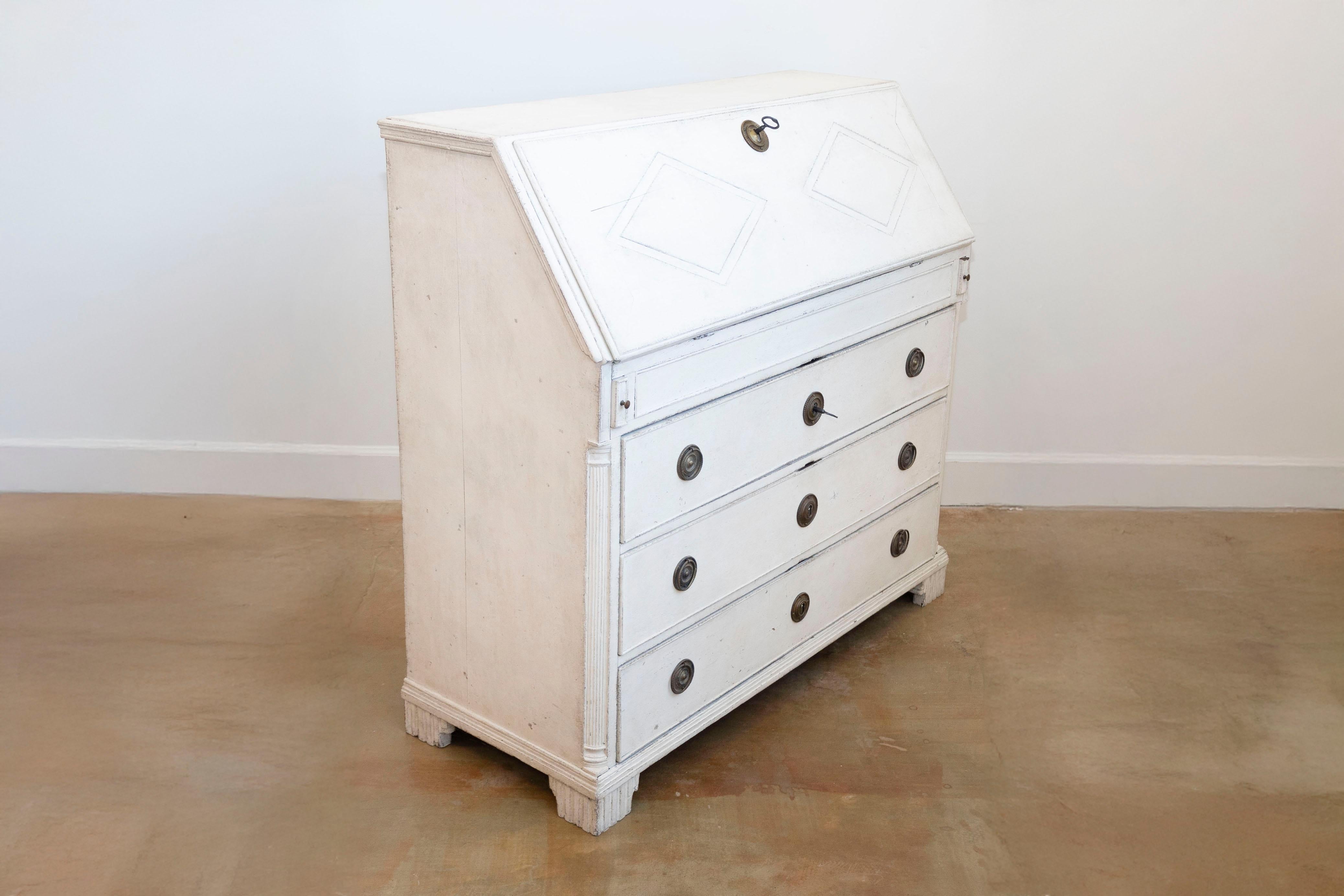Swedish Gustavian 1790s Painted Slant-Front Desk with Carved Diamond Motifs en Bueno estado para la venta en Atlanta, GA
