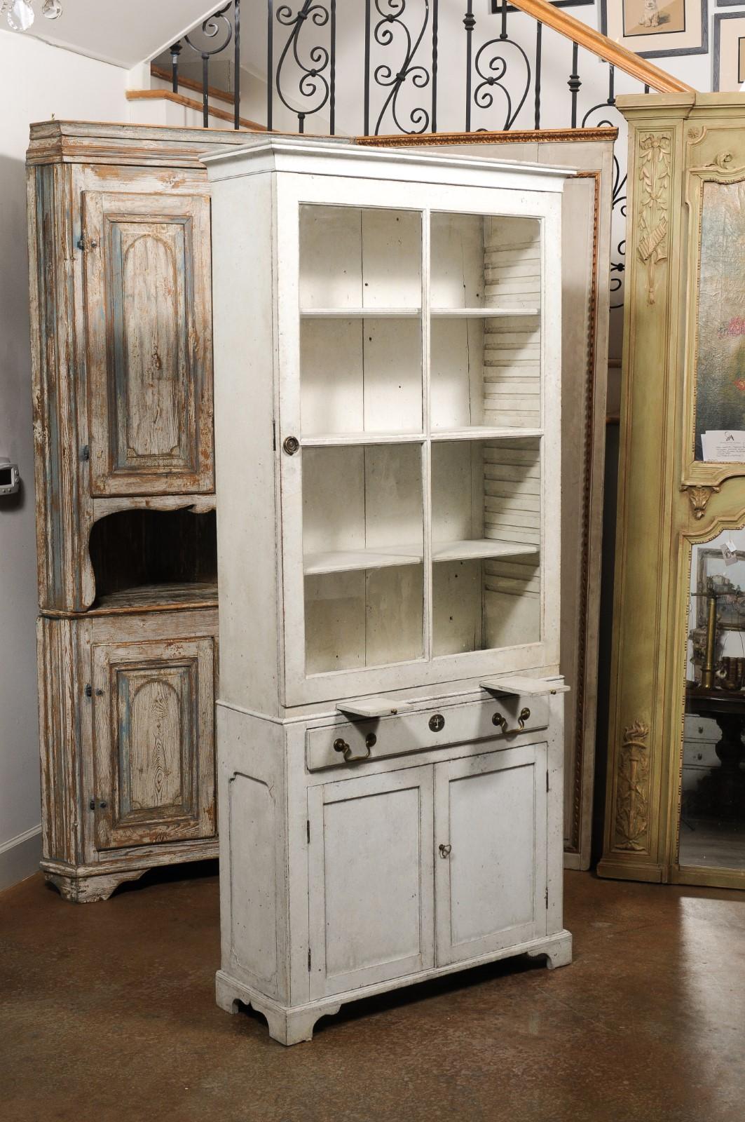 Swedish Gustavian 1810s Painted Vitrine Cabinet with Glass Door and Drawer 7