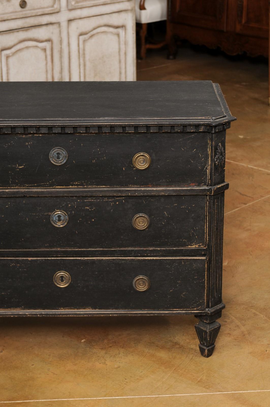 Swedish Gustavian 1830s Black Painted and Carved Three-Drawer Chest 11