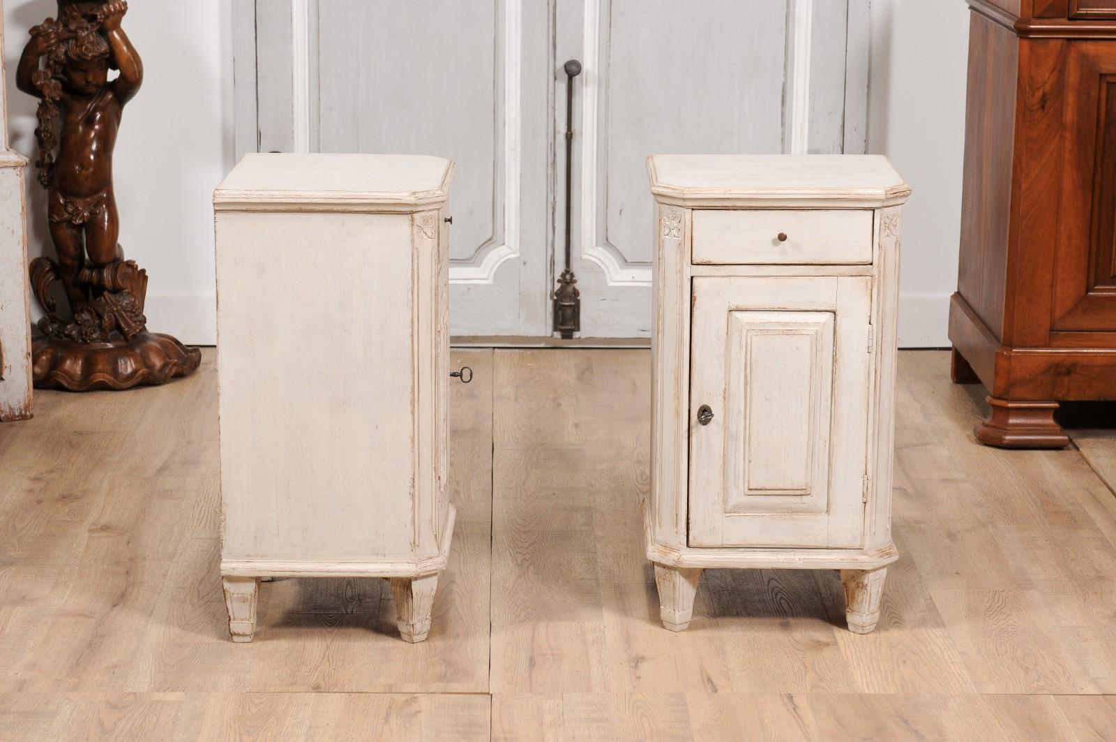 Swedish Gustavian 1880s Light Gray Nightstands with Drawers and Doors, a Pair For Sale 4