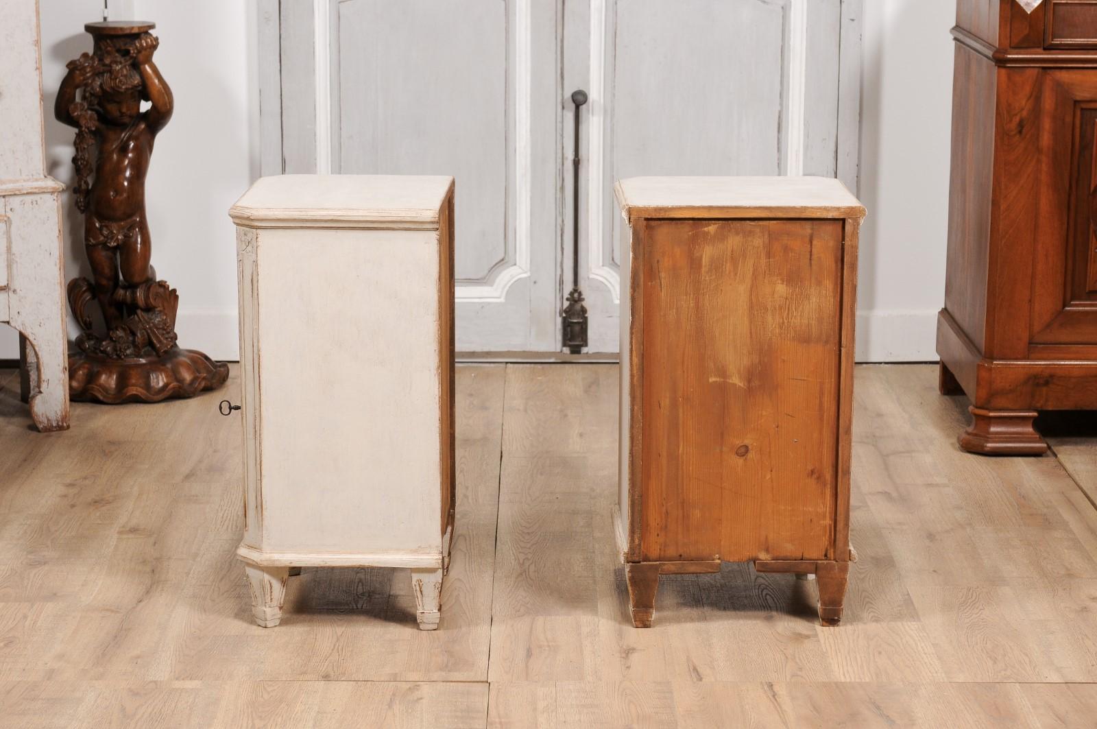 Swedish Gustavian 1880s Light Gray Nightstands with Drawers and Doors, a Pair For Sale 6