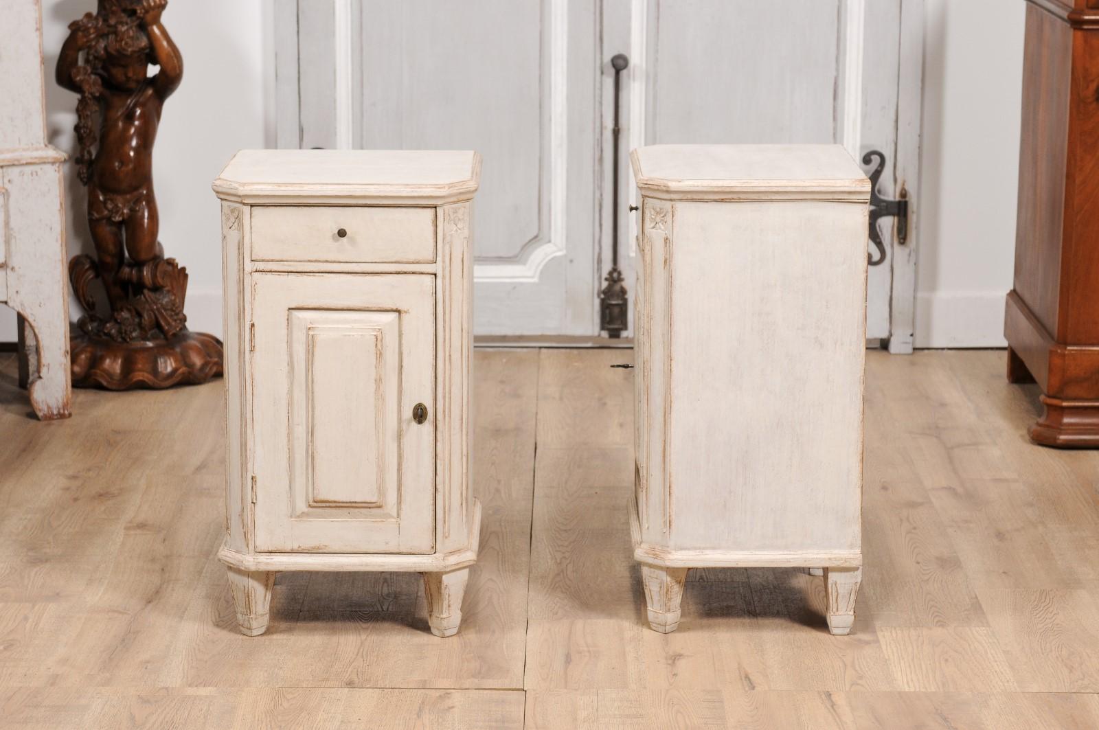 Swedish Gustavian 1880s Light Gray Nightstands with Drawers and Doors, a Pair For Sale 7