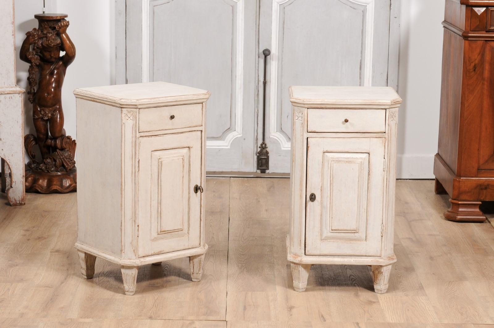 Carved Swedish Gustavian 1880s Light Gray Nightstands with Drawers and Doors, a Pair For Sale