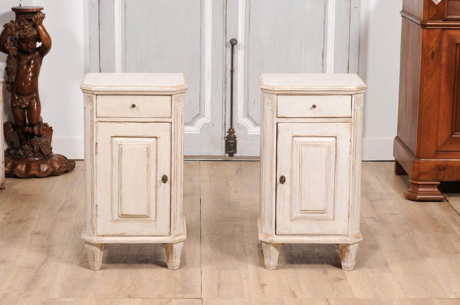 Carved Swedish Gustavian 1880s Light Gray Nightstands with Drawers and Doors, a Pair For Sale