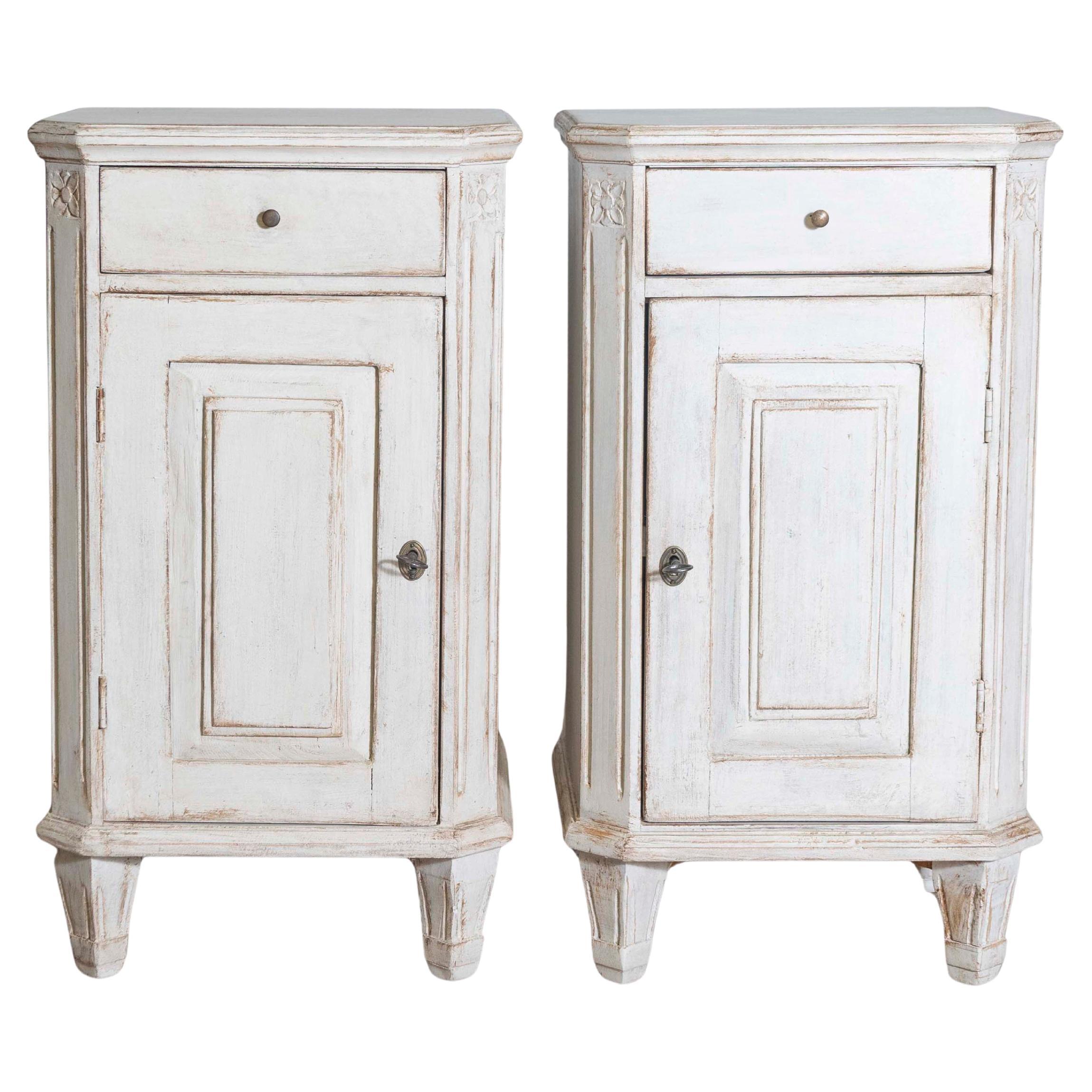 Swedish Gustavian 1880s Light Gray Nightstands with Drawers and Doors, a Pair