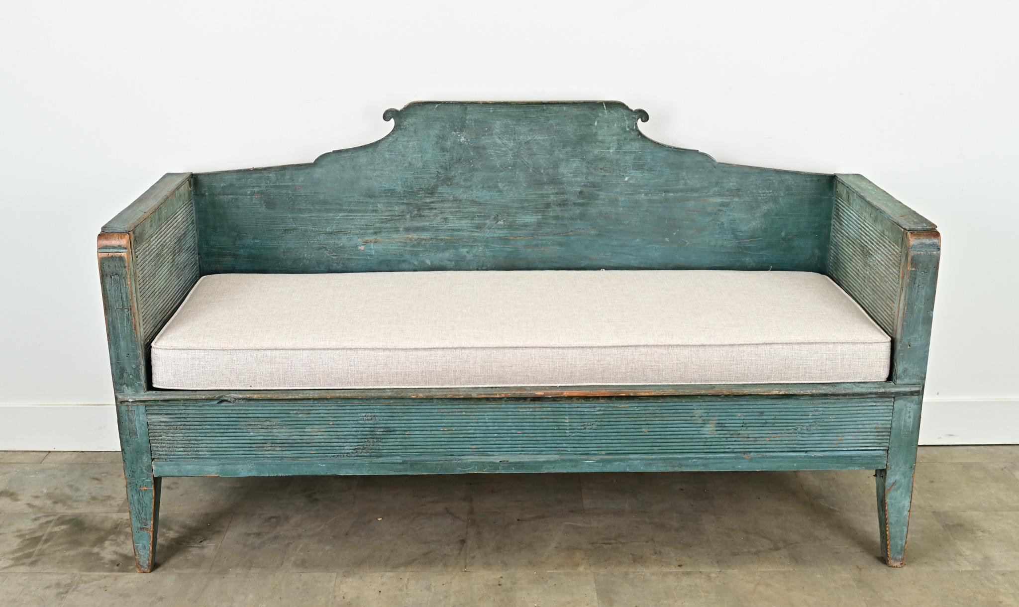 Swedish Gustavian 18th Century Settle In Good Condition In Baton Rouge, LA