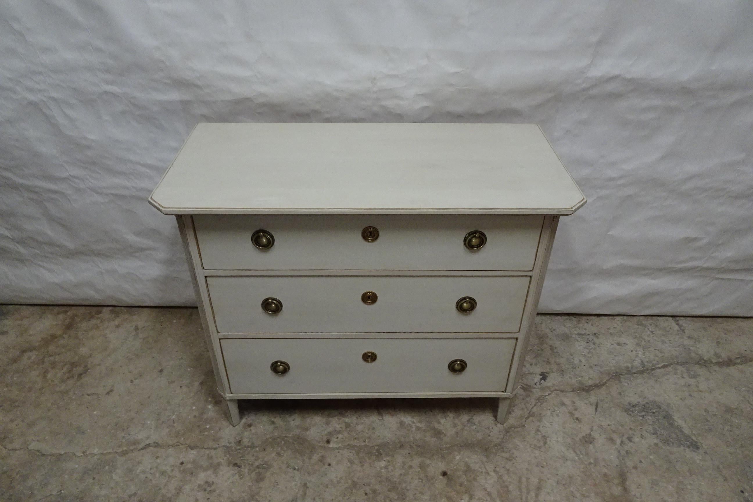 Swedish Gustavian 3 Drawer Chest of Drawers In Good Condition For Sale In Hollywood, FL