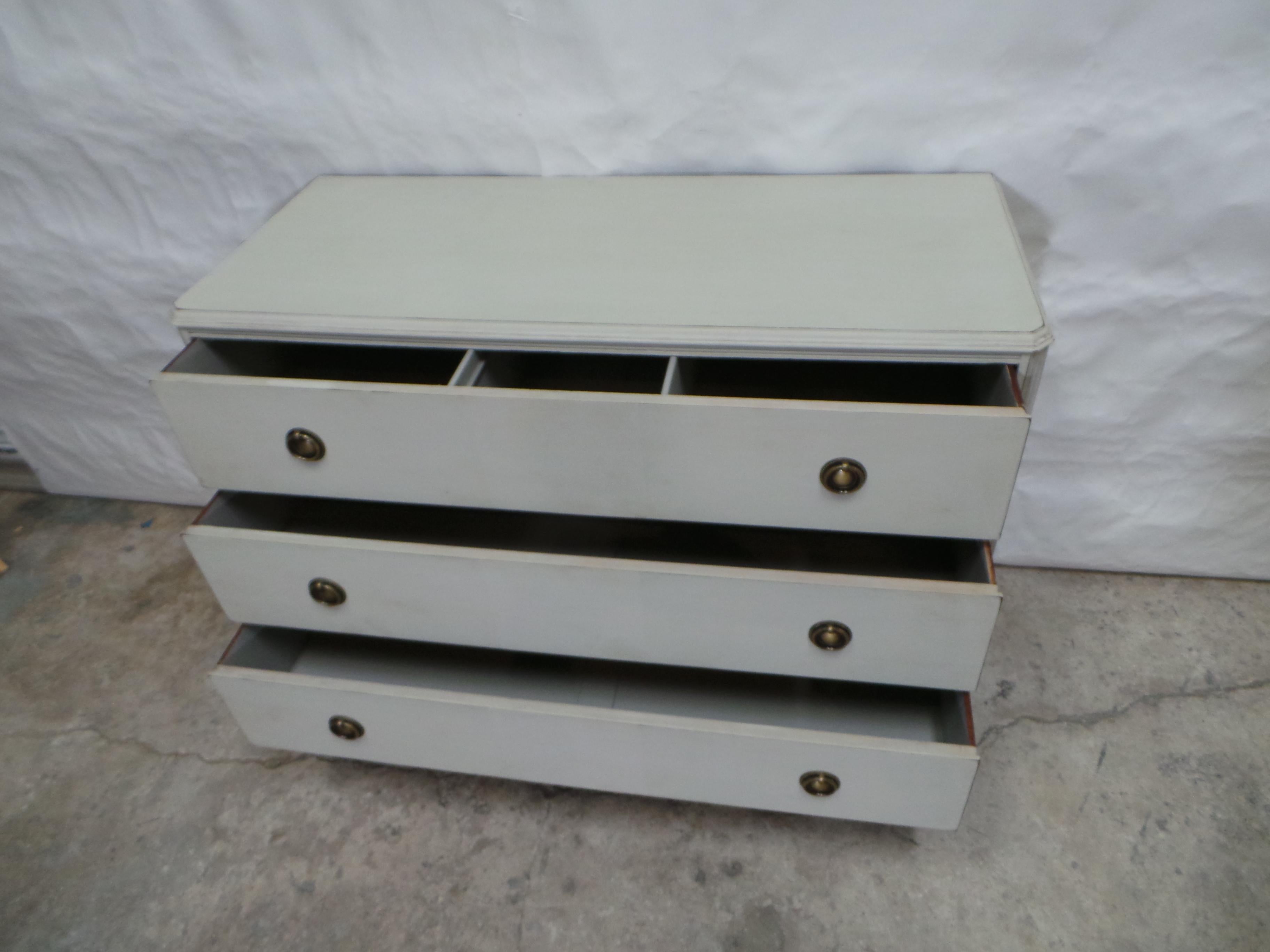 Swedish Gustavian 3 Drawer Chest Of Drawers In Good Condition For Sale In Hollywood, FL