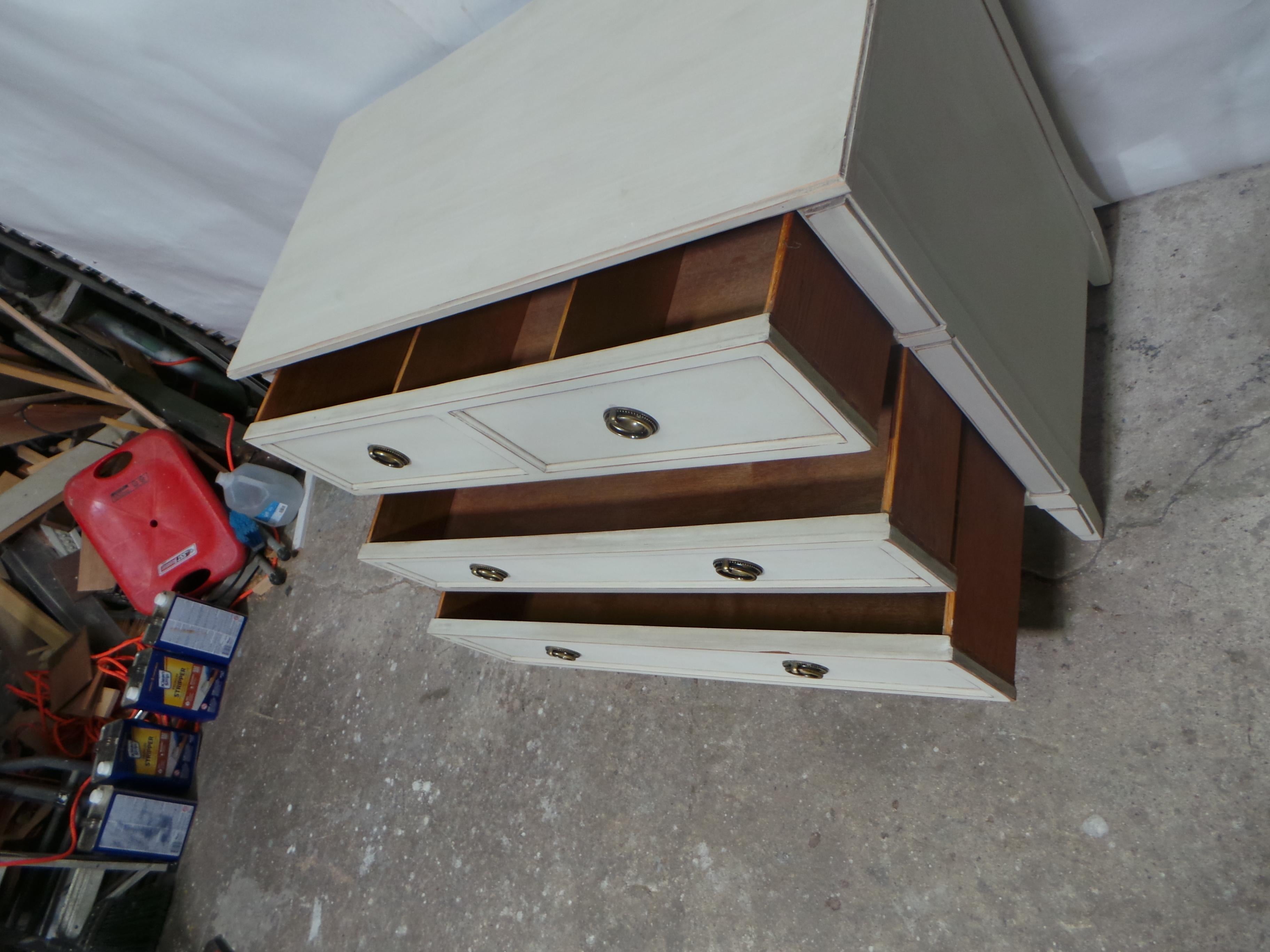 Cassettiera svedese Gustavian a 3 cassetti in vendita 1