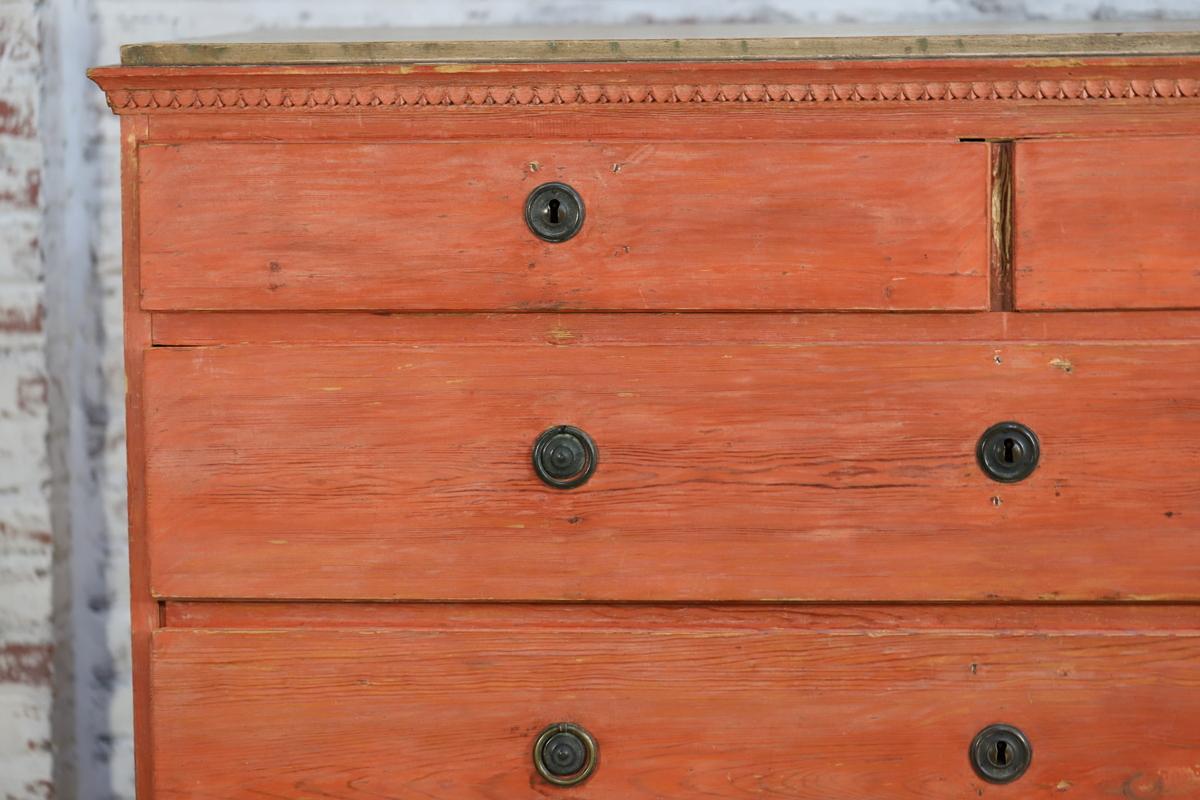 Pine Swedish Gustavian 6-Drawer Commode in Coral Red For Sale