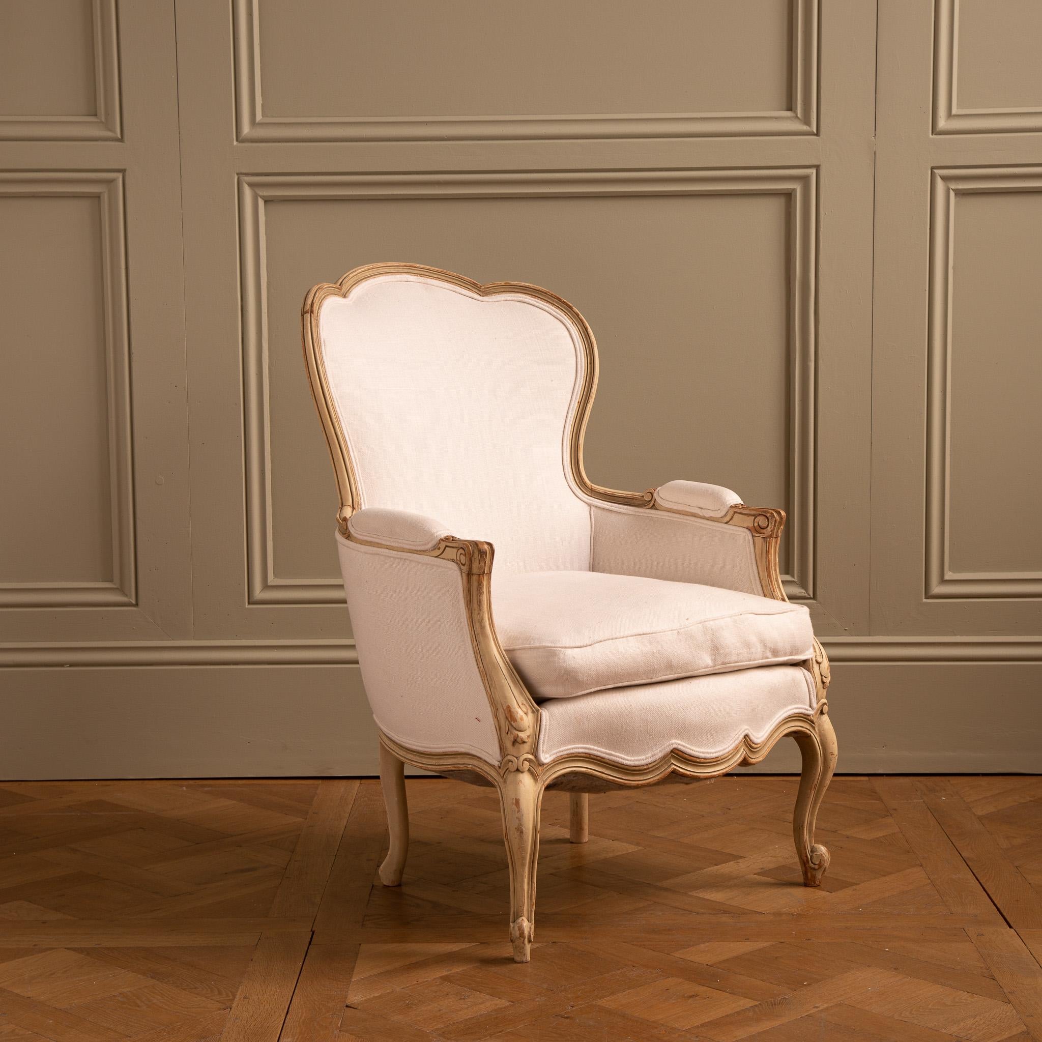 Gustavien Fauteuil gustavien suédois du début des années 1900 peint en blanc chaud en vente