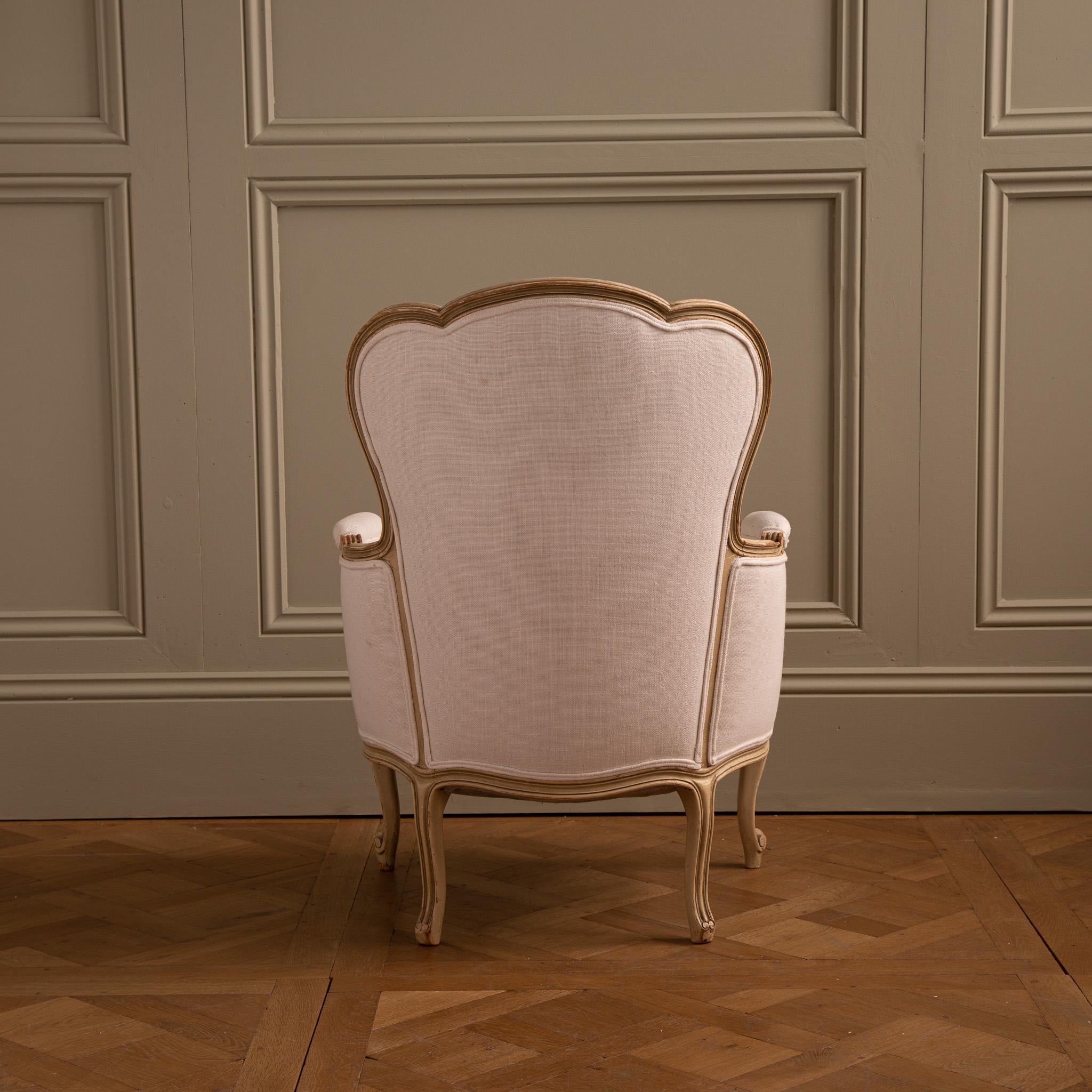 Schwedischer Gustavianischer Sessel, ca. frühe 1900er Jahre, bemalt in warmem Weiß (Polster) im Angebot