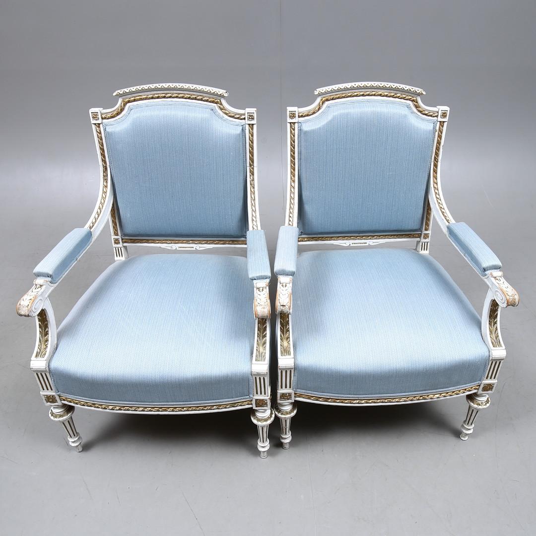 Swedish Gustavian Armchairs Pair White Color Gold Detail Early 1900s In Good Condition For Sale In LONDON, GB