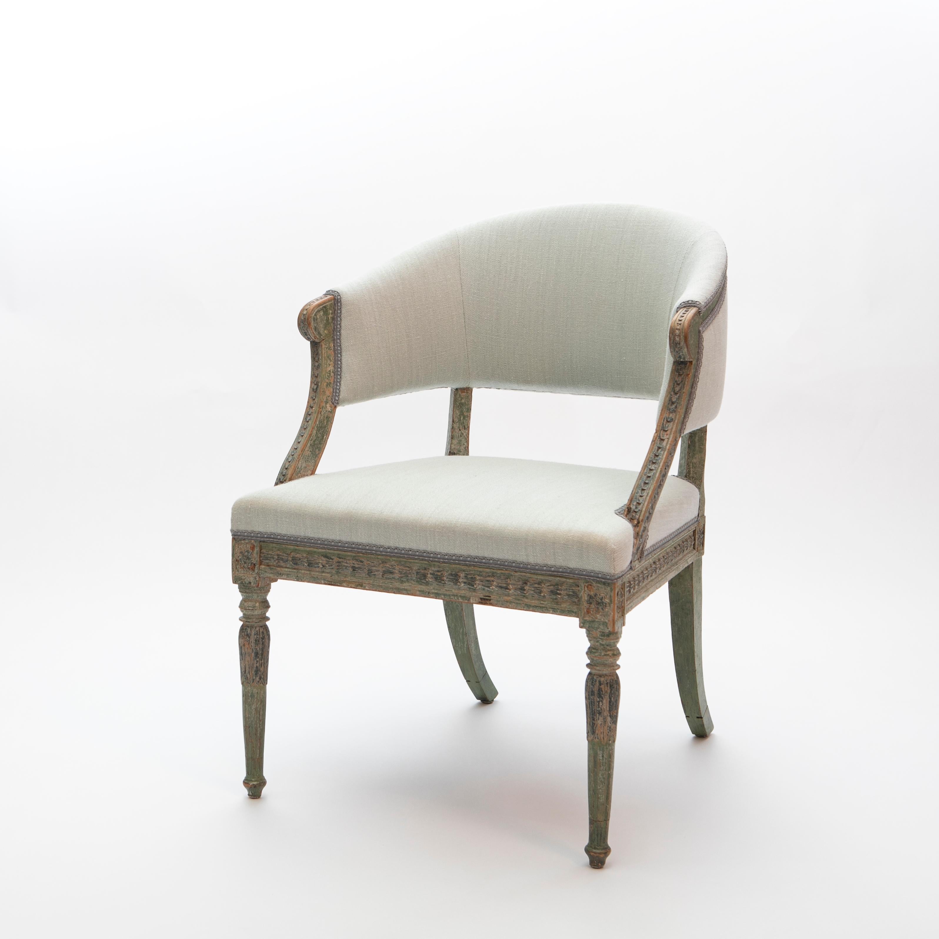 Antique Gustavian Swedish bergère chair. Scraped to its original delicate blue-green paint.
The chair features a barrel back and wood carved decor. A beautiful chair with great seating comfort.
Sweden 1780-1790.

Newly upholstered in pale green