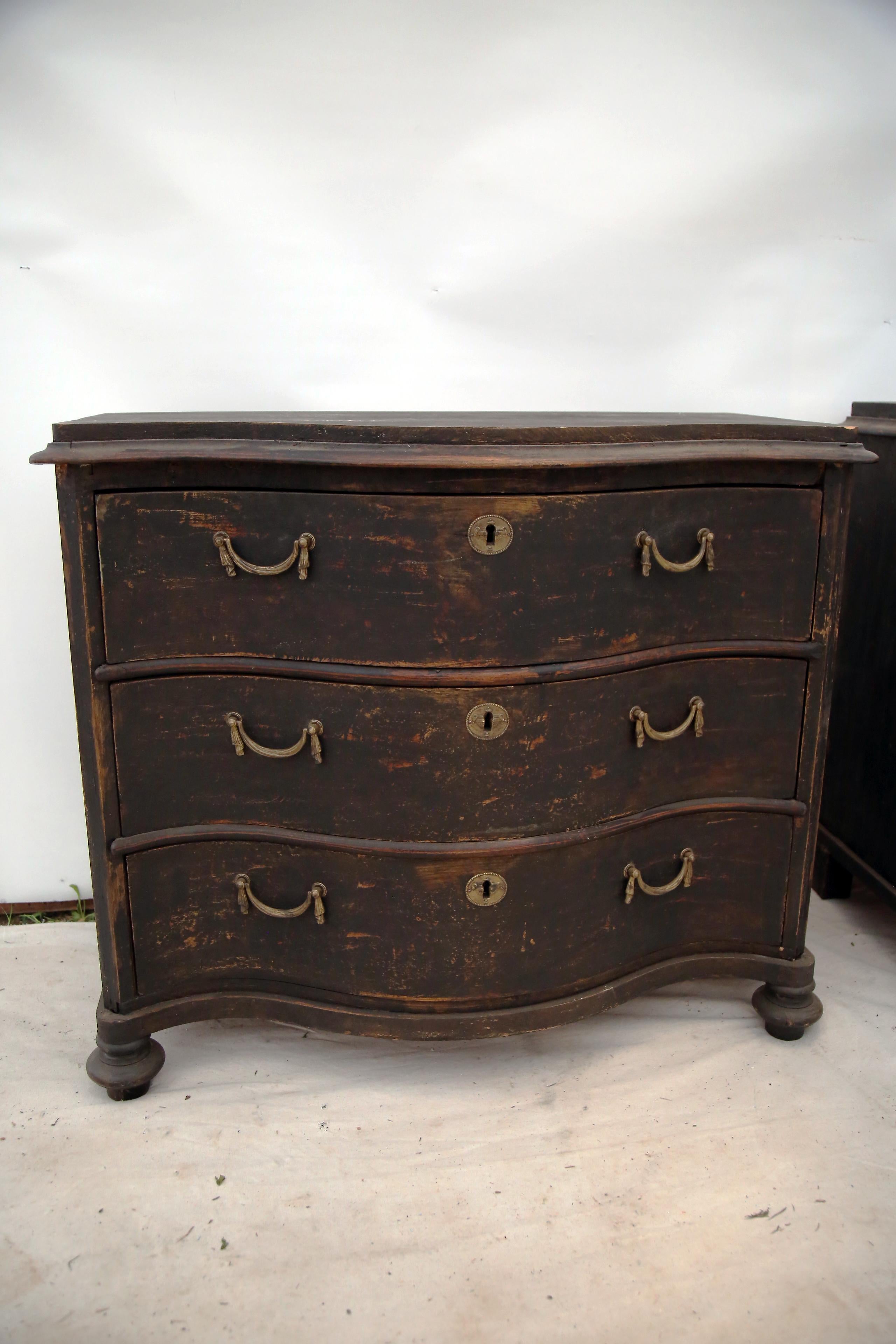 Swedish Gustavian Black Painted Commodes In Good Condition In San Angelo, TX