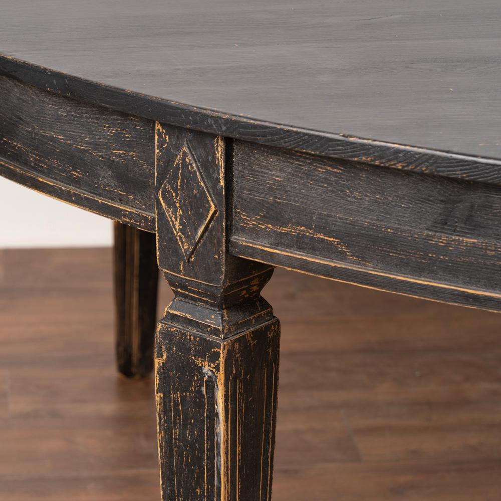 Swedish Gustavian Black Painted Round Dining Table, Sweden In Good Condition In Round Top, TX