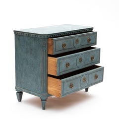 Commode suédoise gustavienne peinte en bleu