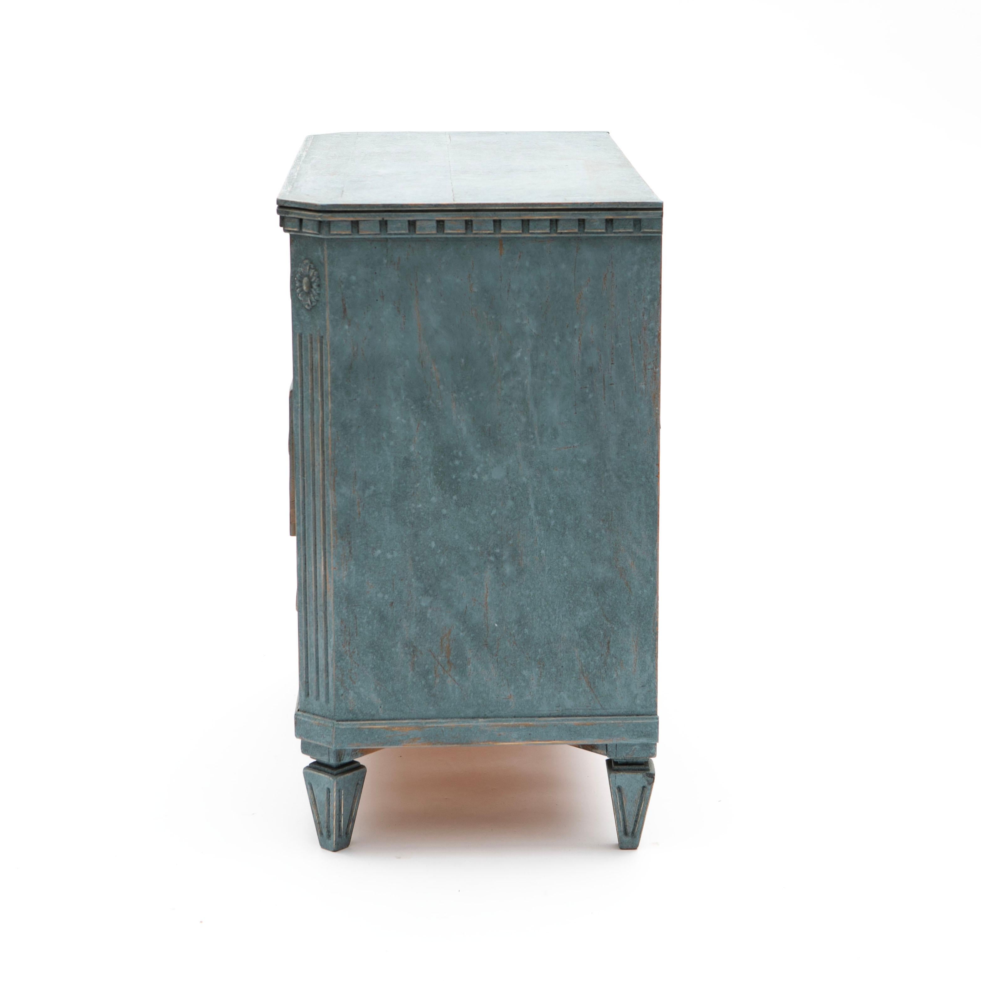 Swedish Gustavian Blue-Painted Chest of Drawers In Good Condition In Kastrup, DK