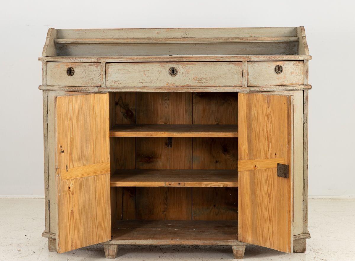 Swedish Gustavian Buffet, 19th Century In Good Condition For Sale In South Salem, NY