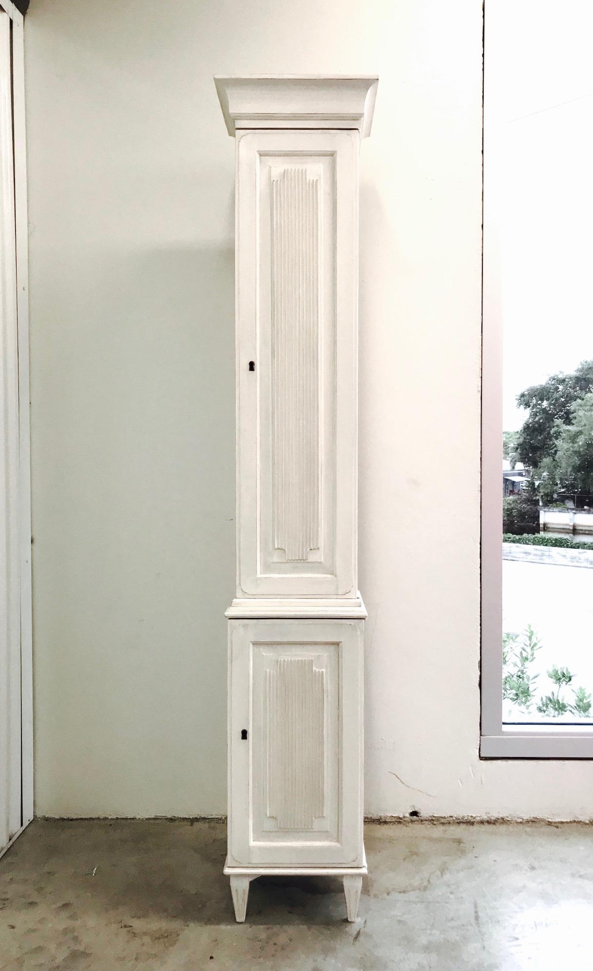 Swedish Gustavian Carved and Painted Narrow Cabinet In Good Condition In Fort Lauderdale, FL
