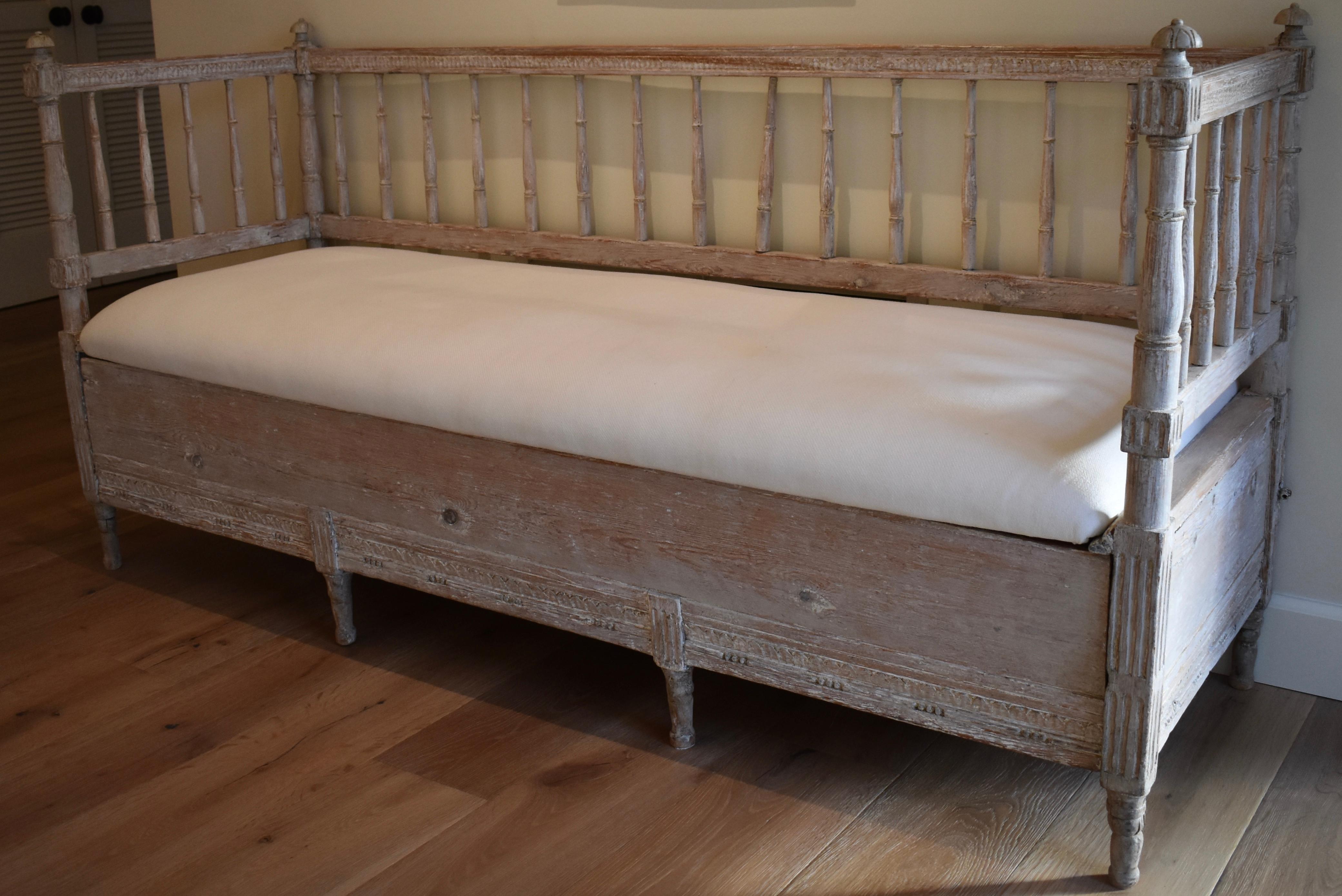 18th Century and Earlier Swedish Gustavian Carved Sofa Bed For Sale