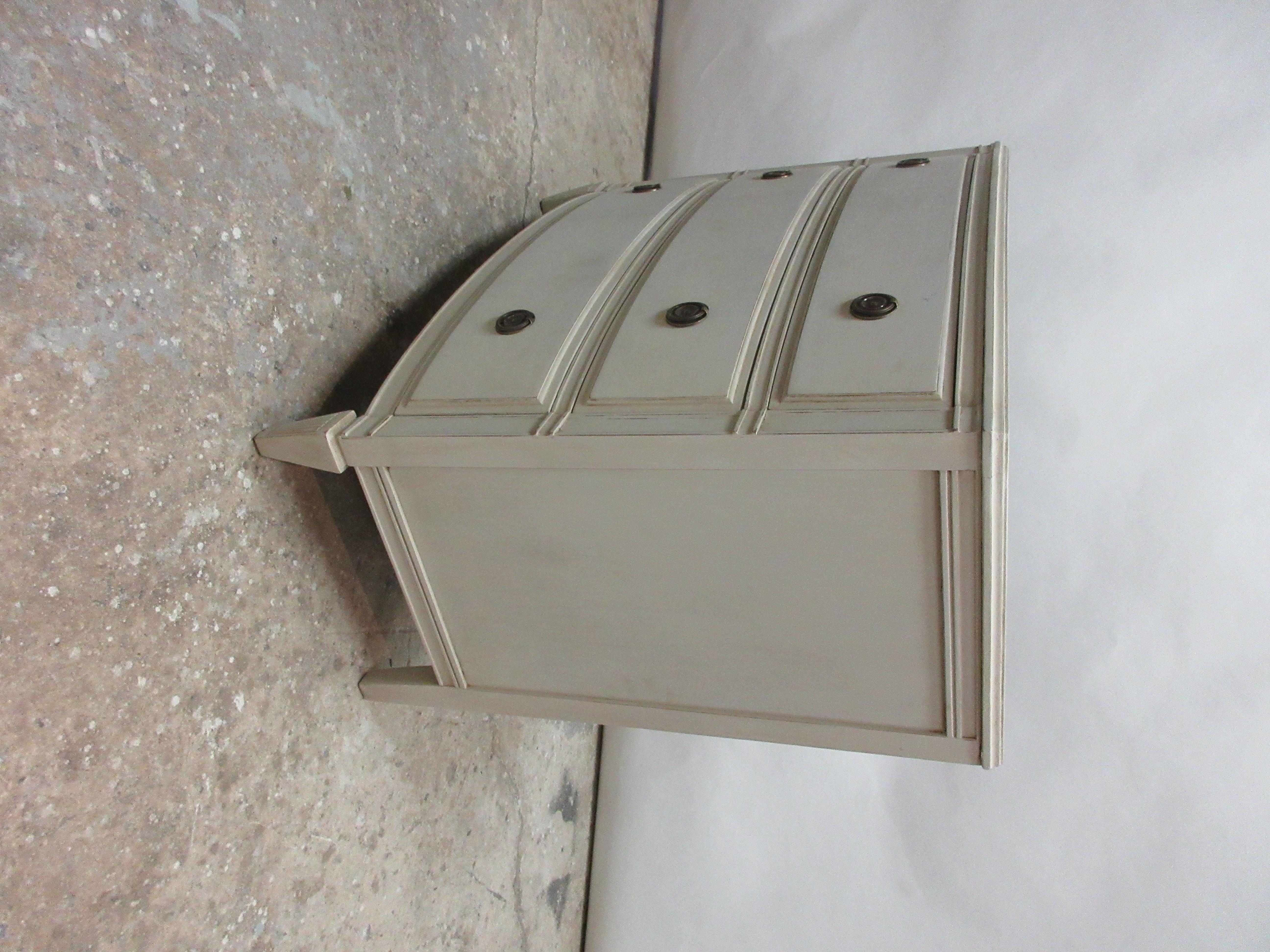 Swedish Gustavian Chest of Drawers In Good Condition In Hollywood, FL