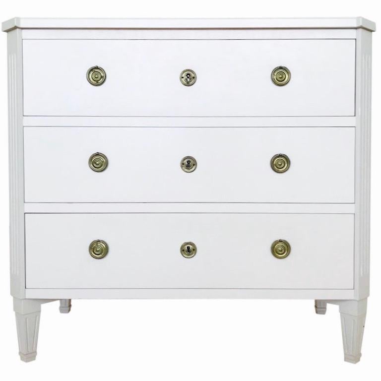 Swedish Gustavian Chest of Drawers Hand Painted in Ivory