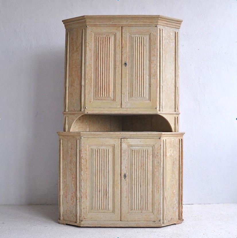 Large two parts gustavian period corner cabinet from Sweden, scrapped back to the original paint. 

There are two doors and two shelves on the top part and two doors and one shelve on the lower part. The locks are from the late 19th Century and