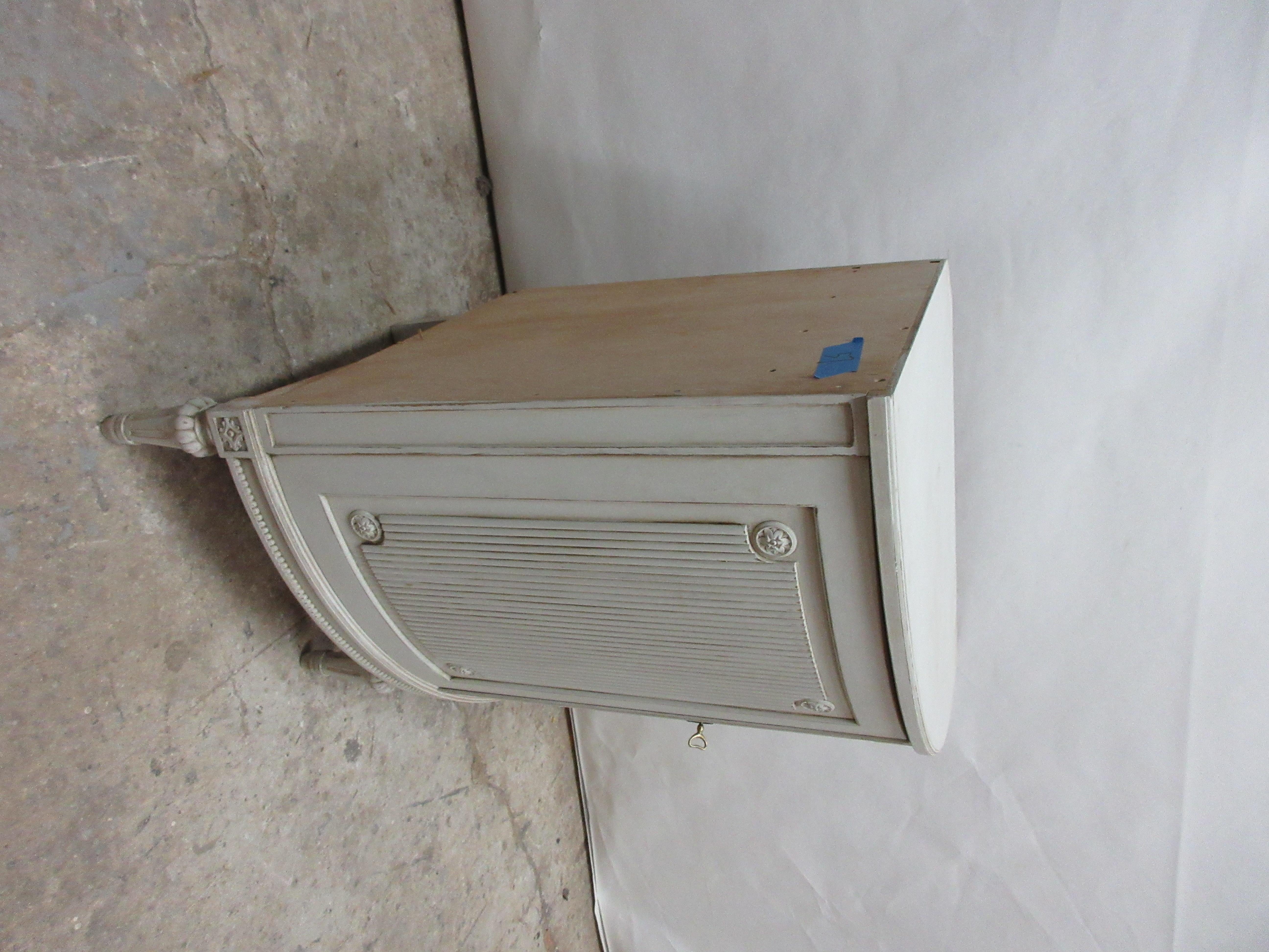 This is a Swedish Gustavian corner cabinet, this has been restored and repainted with milk paints 