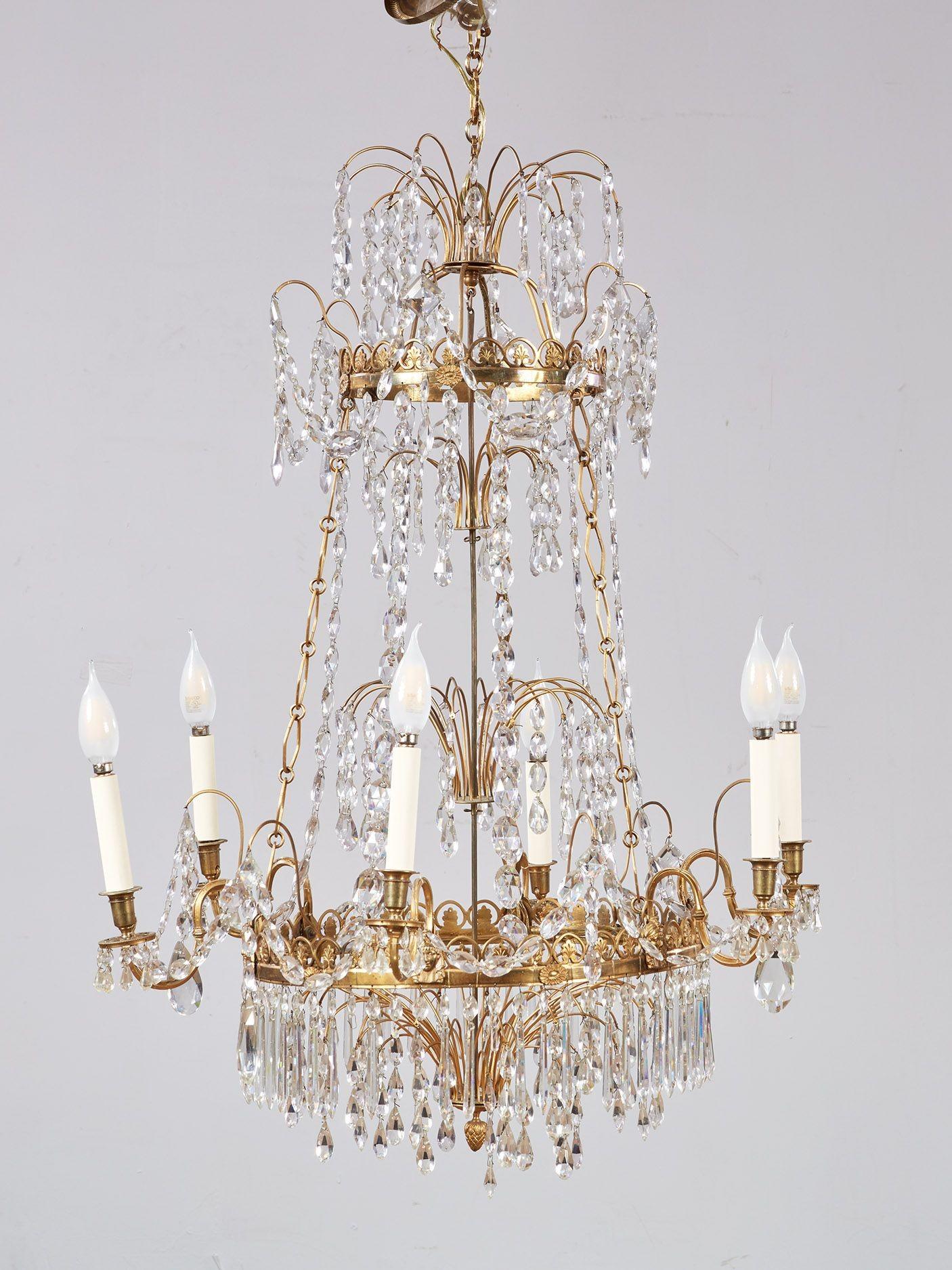 Swedish Gustavian Crystal and Gilt Brass Chandelier For Sale 6