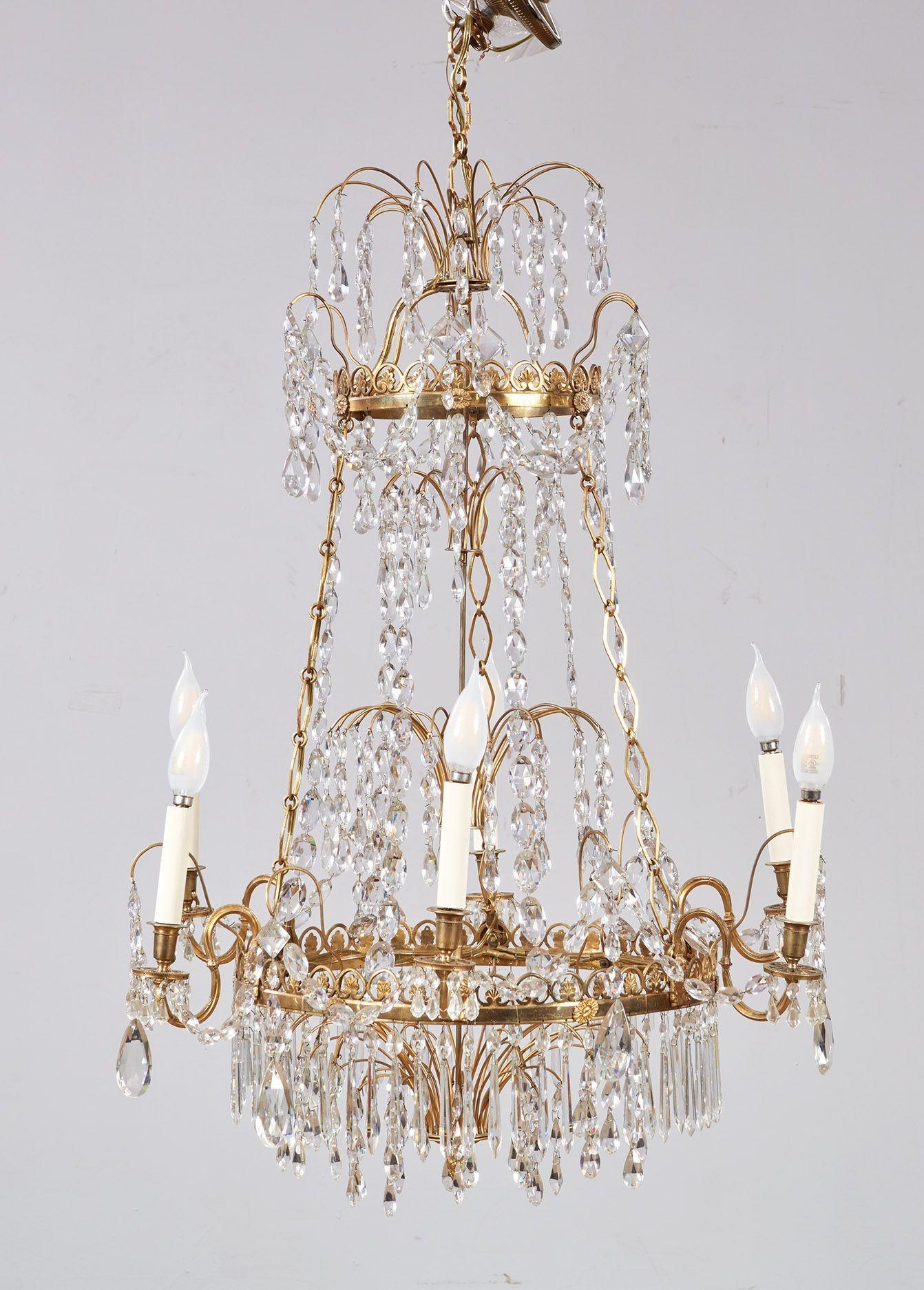 Swedish Gustavian Crystal and Gilt Brass Chandelier For Sale 8