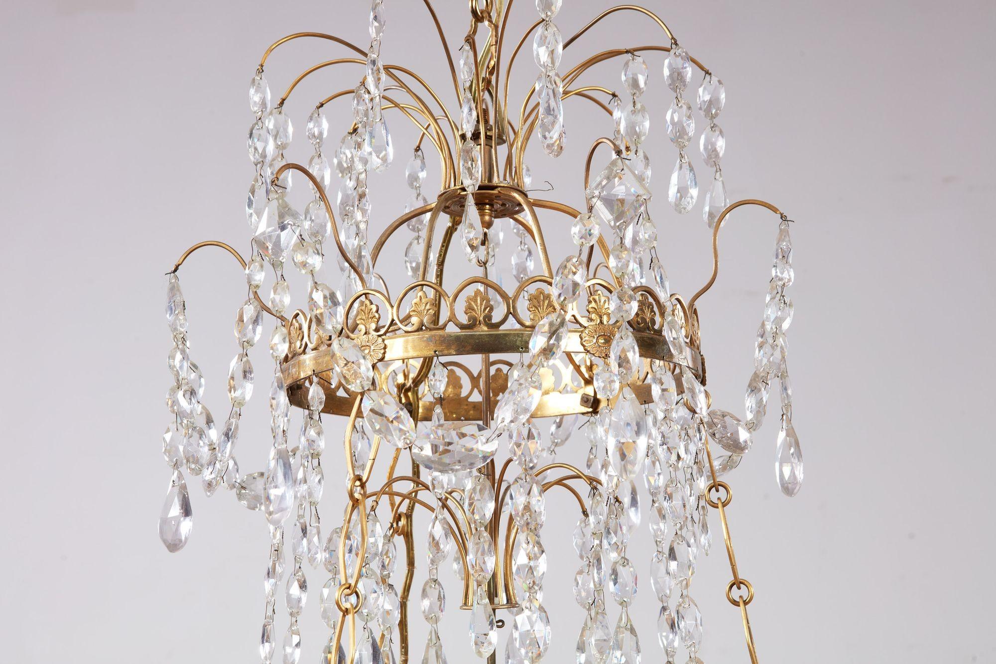 Swedish Gustavian Crystal and Gilt Brass Chandelier In Good Condition For Sale In Greenwich, CT