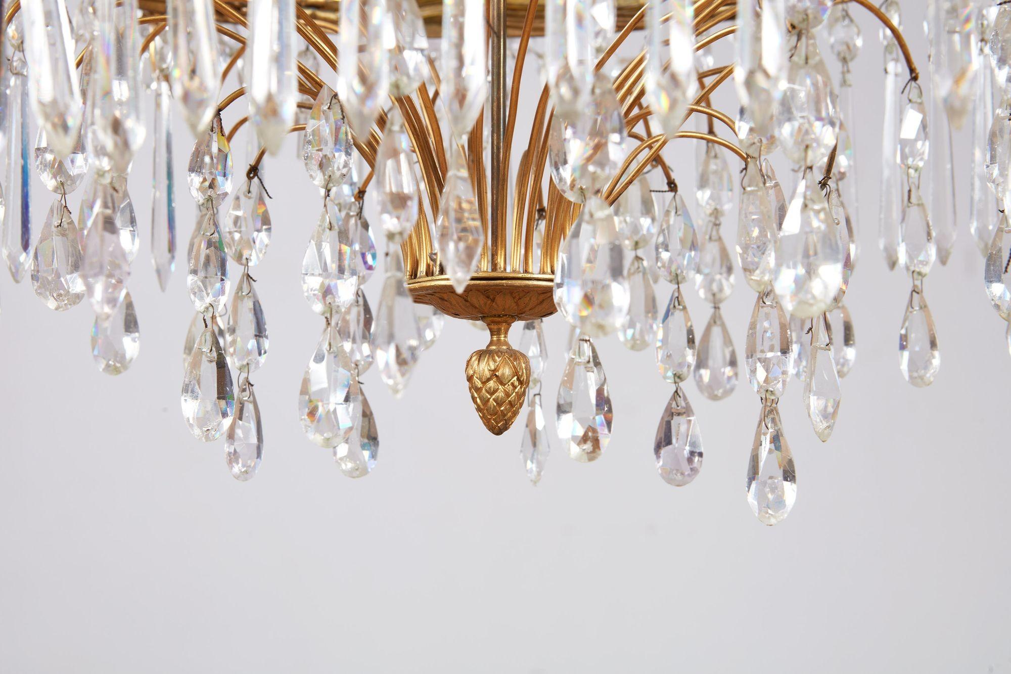 Swedish Gustavian Crystal and Gilt Brass Chandelier For Sale 3