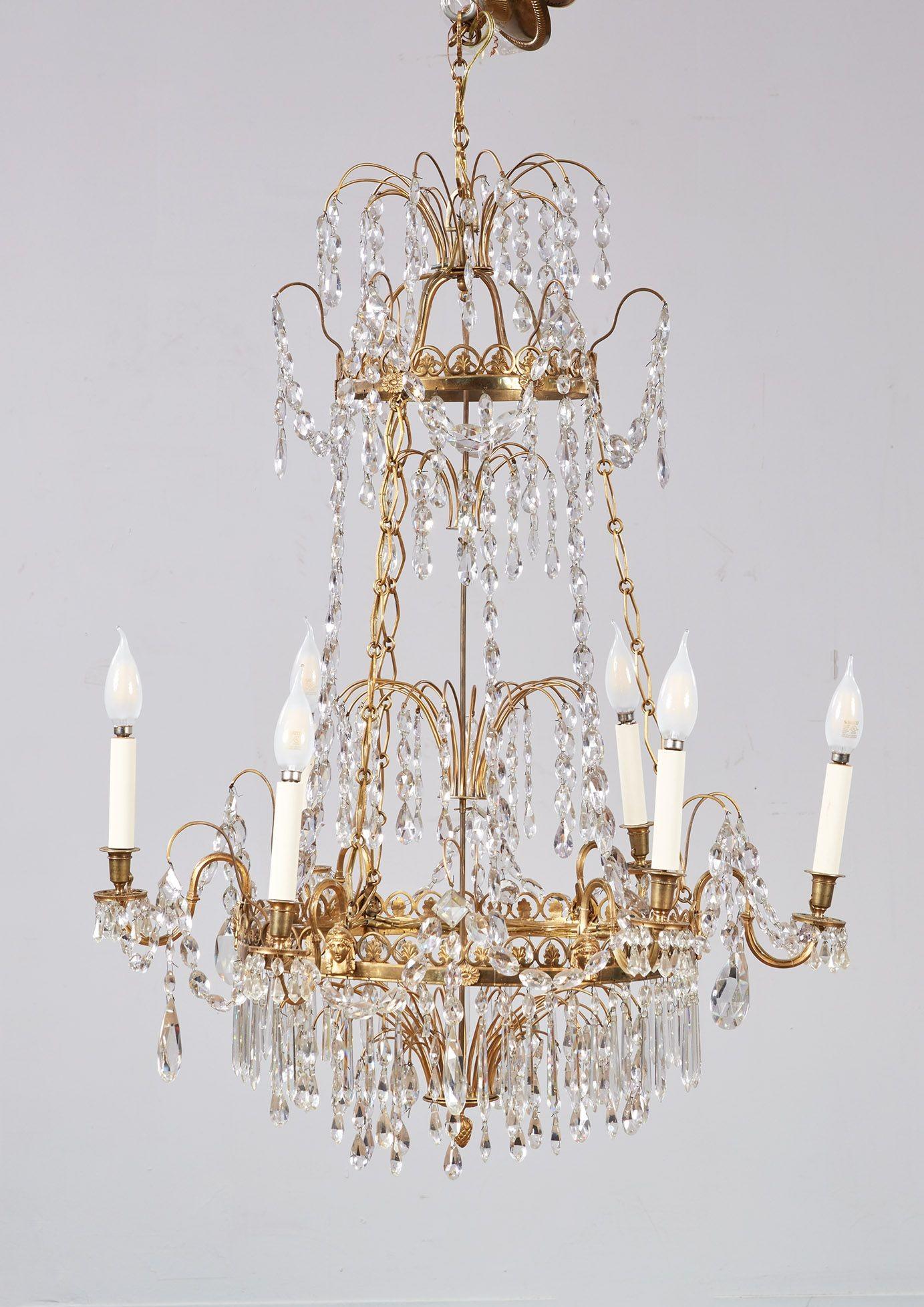 Swedish Gustavian Crystal and Gilt Brass Chandelier For Sale 4