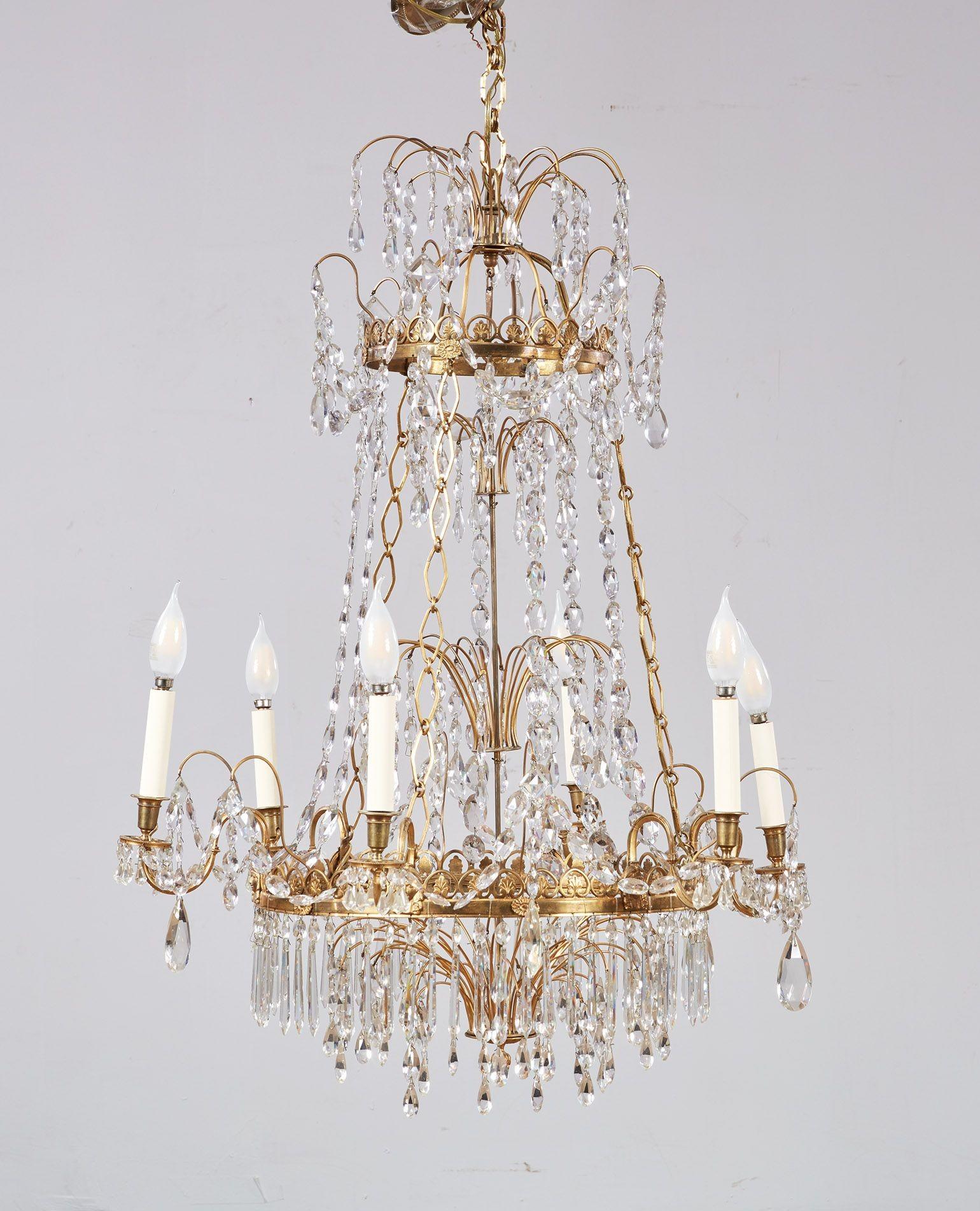Swedish Gustavian Crystal and Gilt Brass Chandelier For Sale 5
