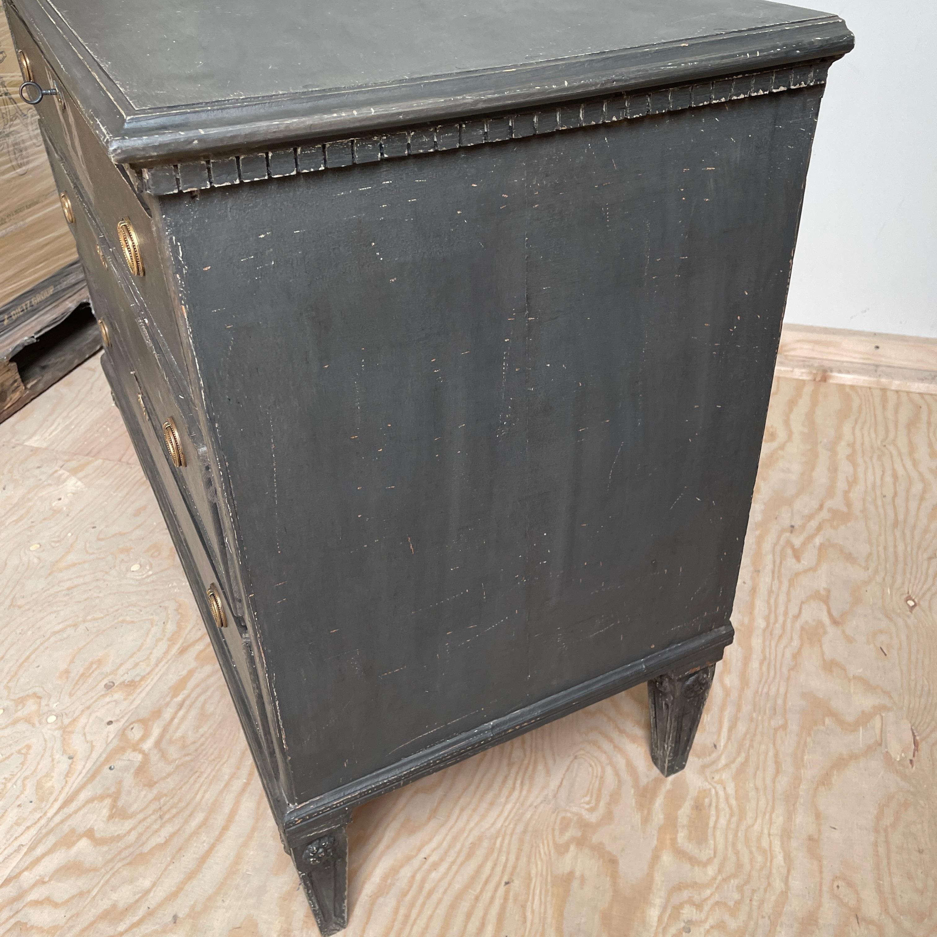 Swedish Gustavian Dark Grey Slate Chest of Drawers Commode  For Sale 5
