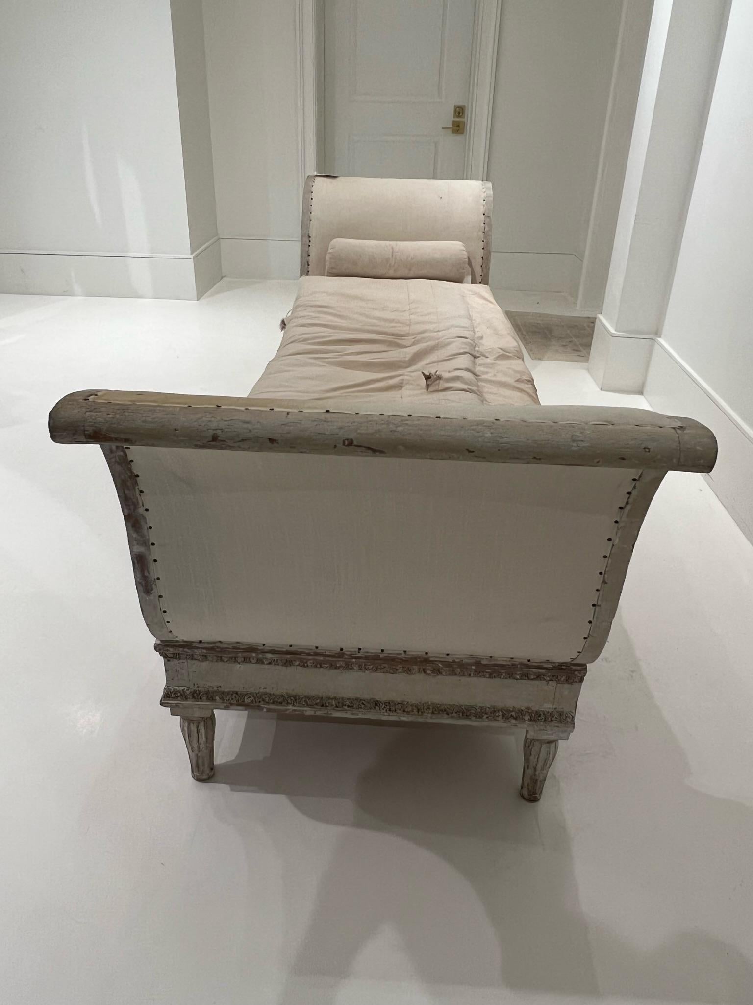 Swedish Gustavian Daybed In Fair Condition In New Orleans, LA