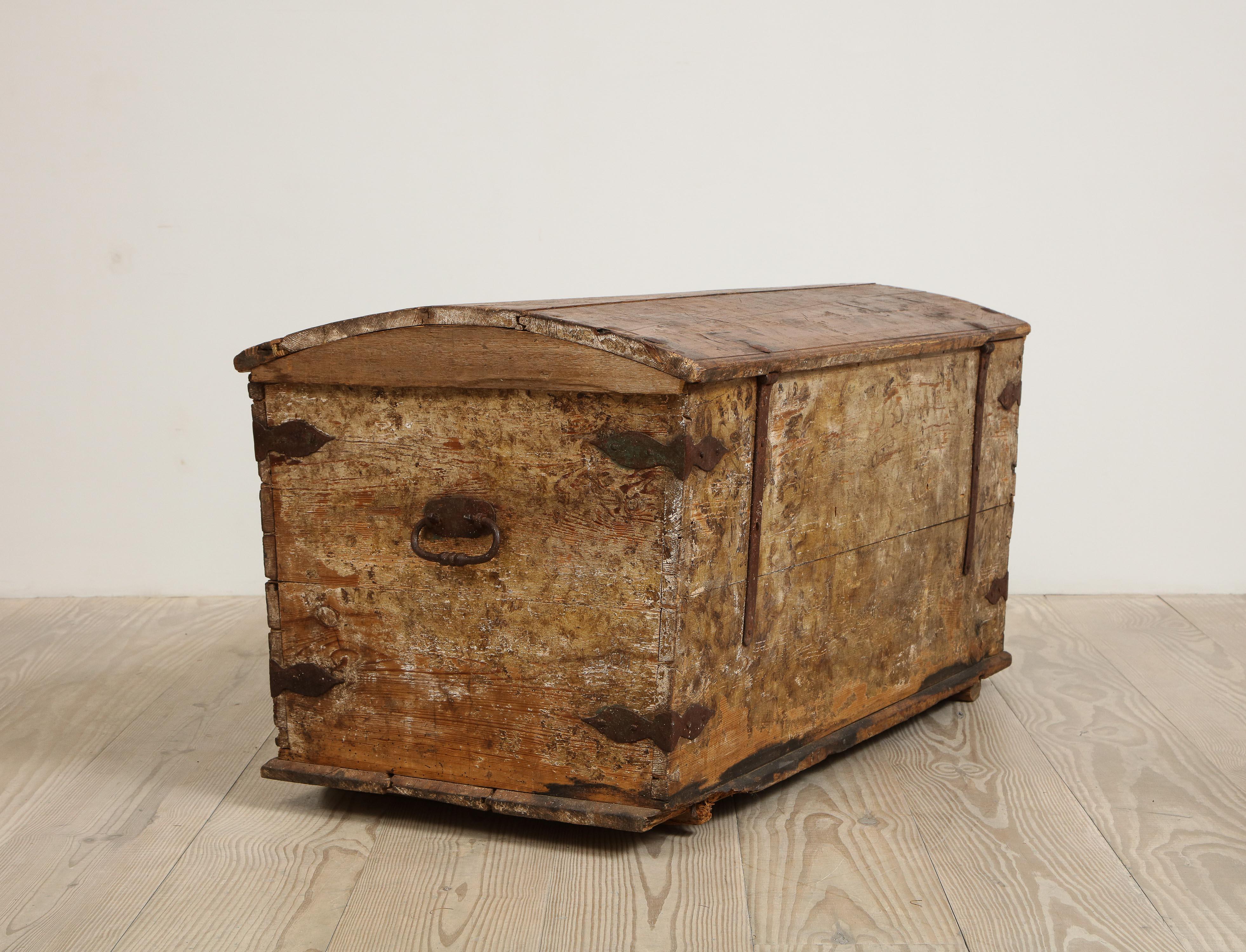 Ferro Cassettone svedese gustaviano con eccezionale pittura interna, datato 1782 in vendita