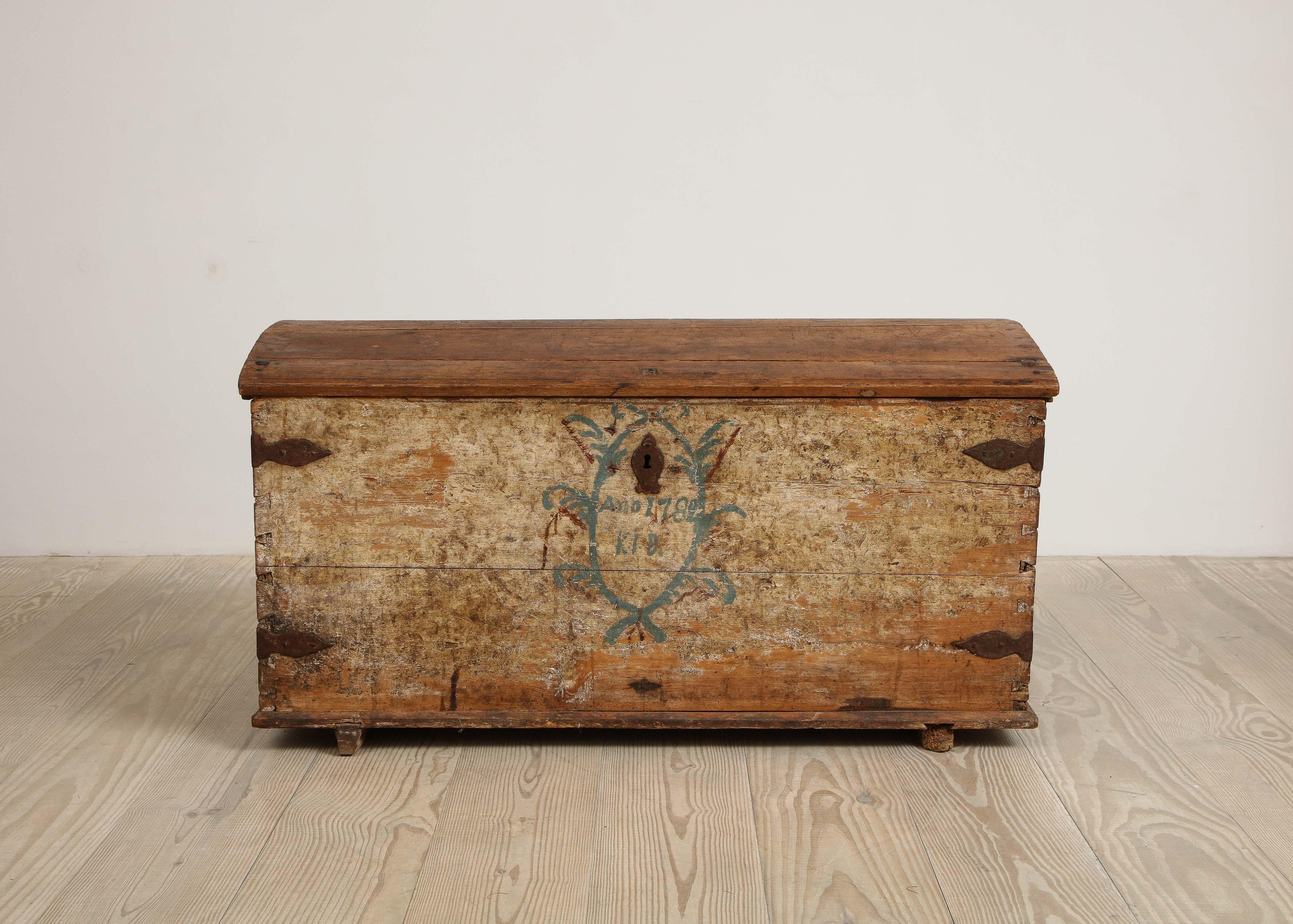 Folk Art Swedish Gustavian Dowry Chest with Exceptional Interior Painting, Dated 1782 For Sale