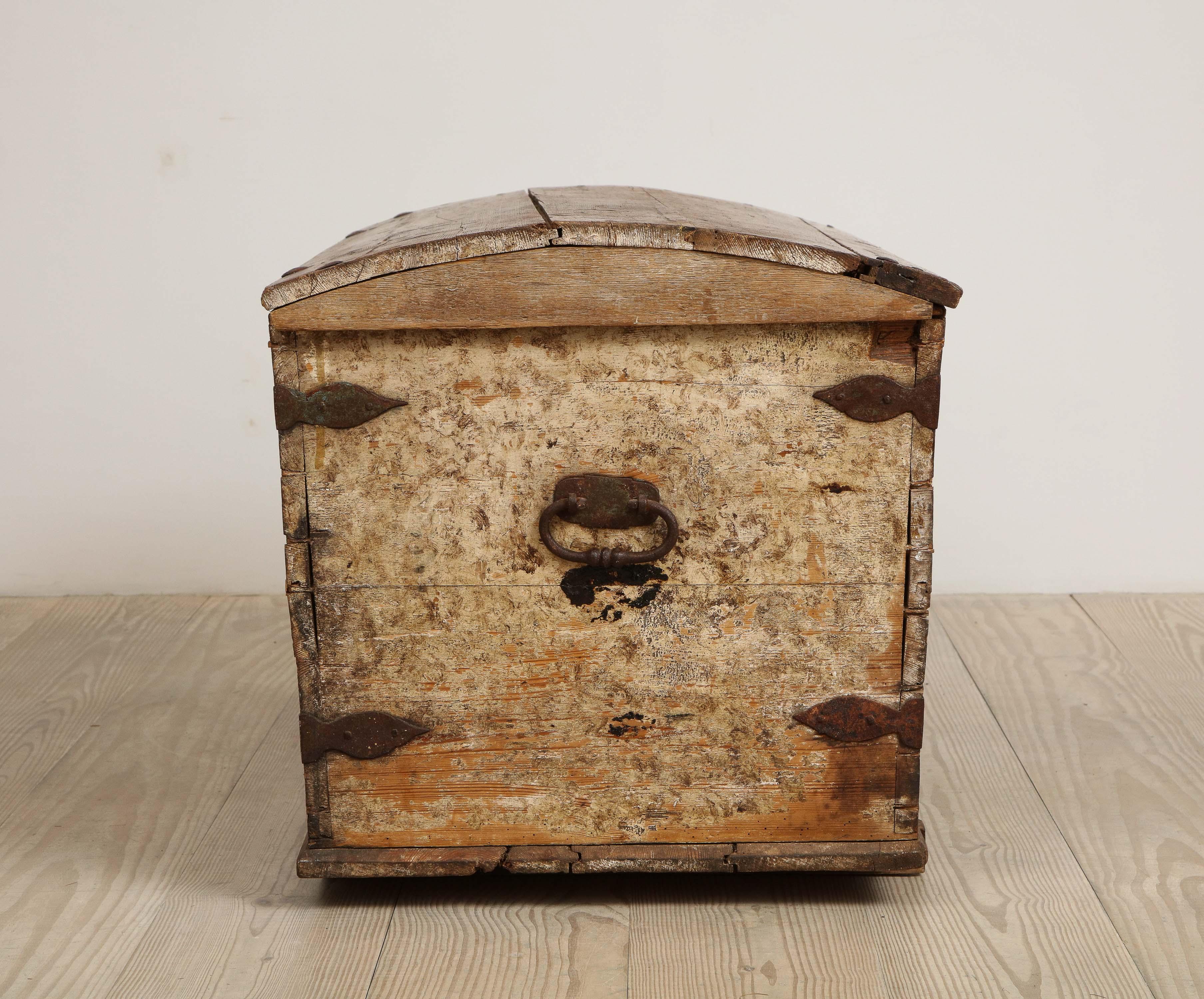 18th Century and Earlier Swedish Gustavian Dowry Chest with Exceptional Interior Painting, Dated 1782 For Sale