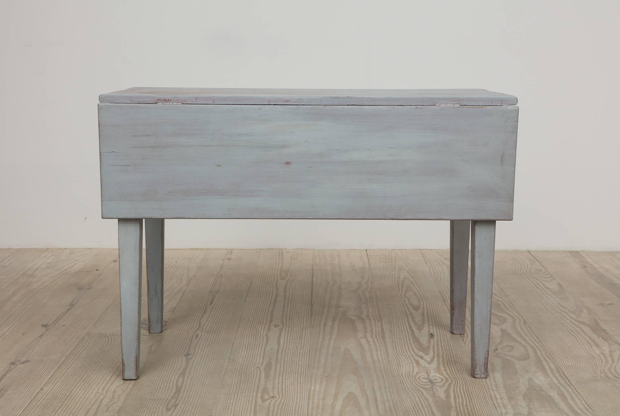 Swedish Gustavian Drop-Leaf Table, circa 1800 1