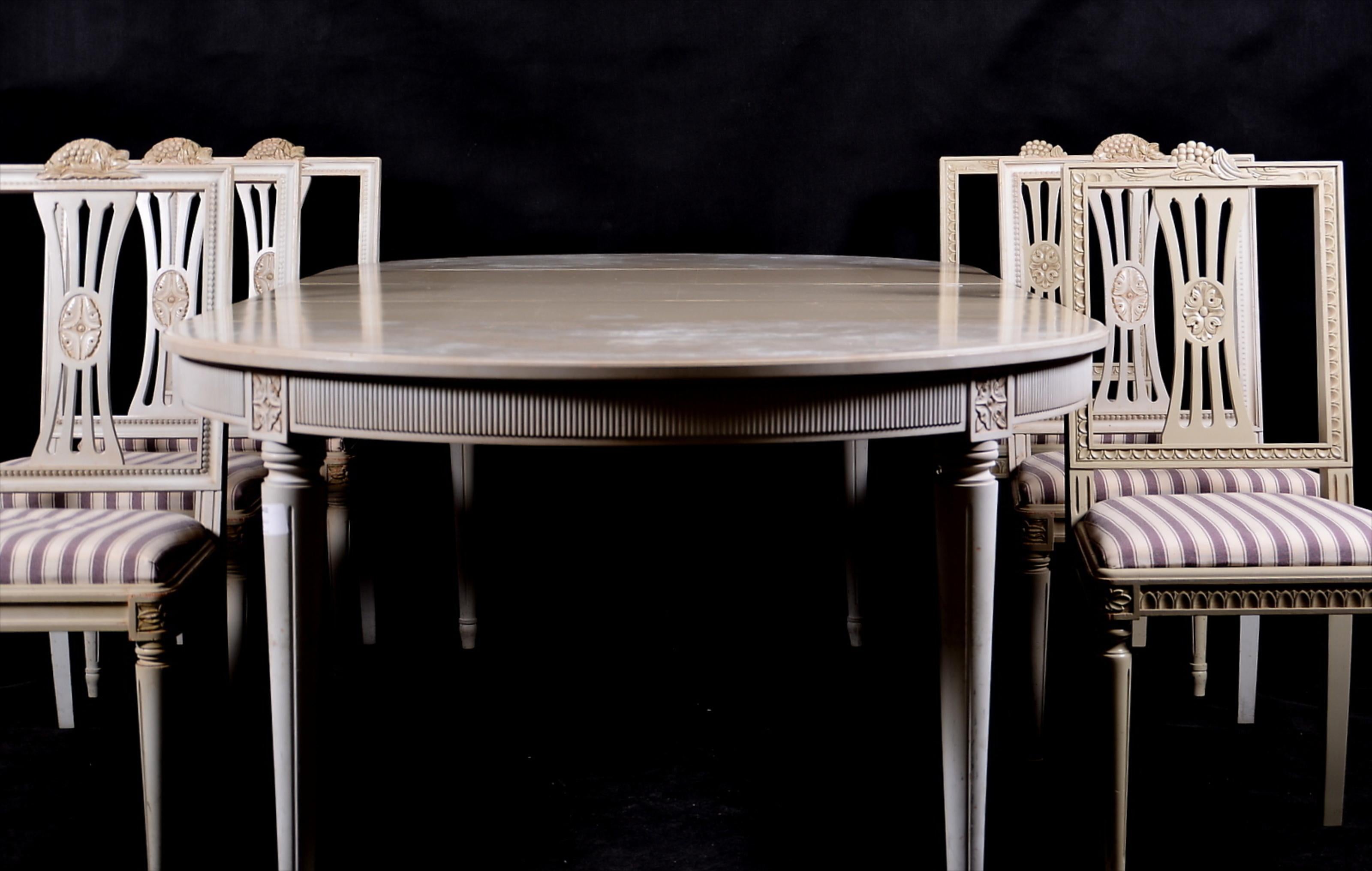 Painted Swedish Gustavian Extendable Dining Table Mid-20th Century 8 10-Seat