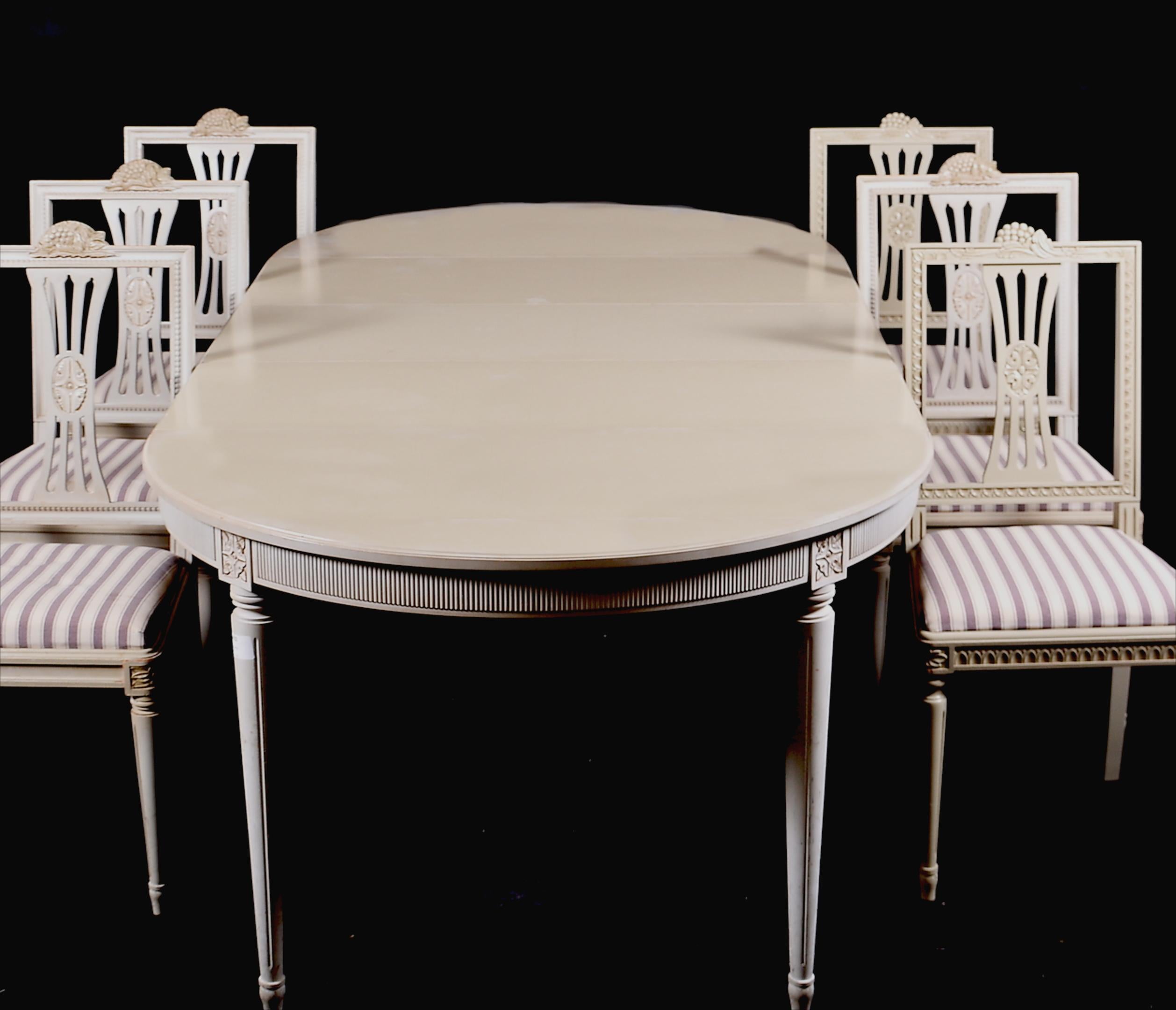 Swedish Gustavian extendable dining table which extends from an oval 110 cm approximately to 230 cm long with three leaves. Note on these original tables, the extra leaves do not carry a decorative side bar - only the main table itself. 

Probable