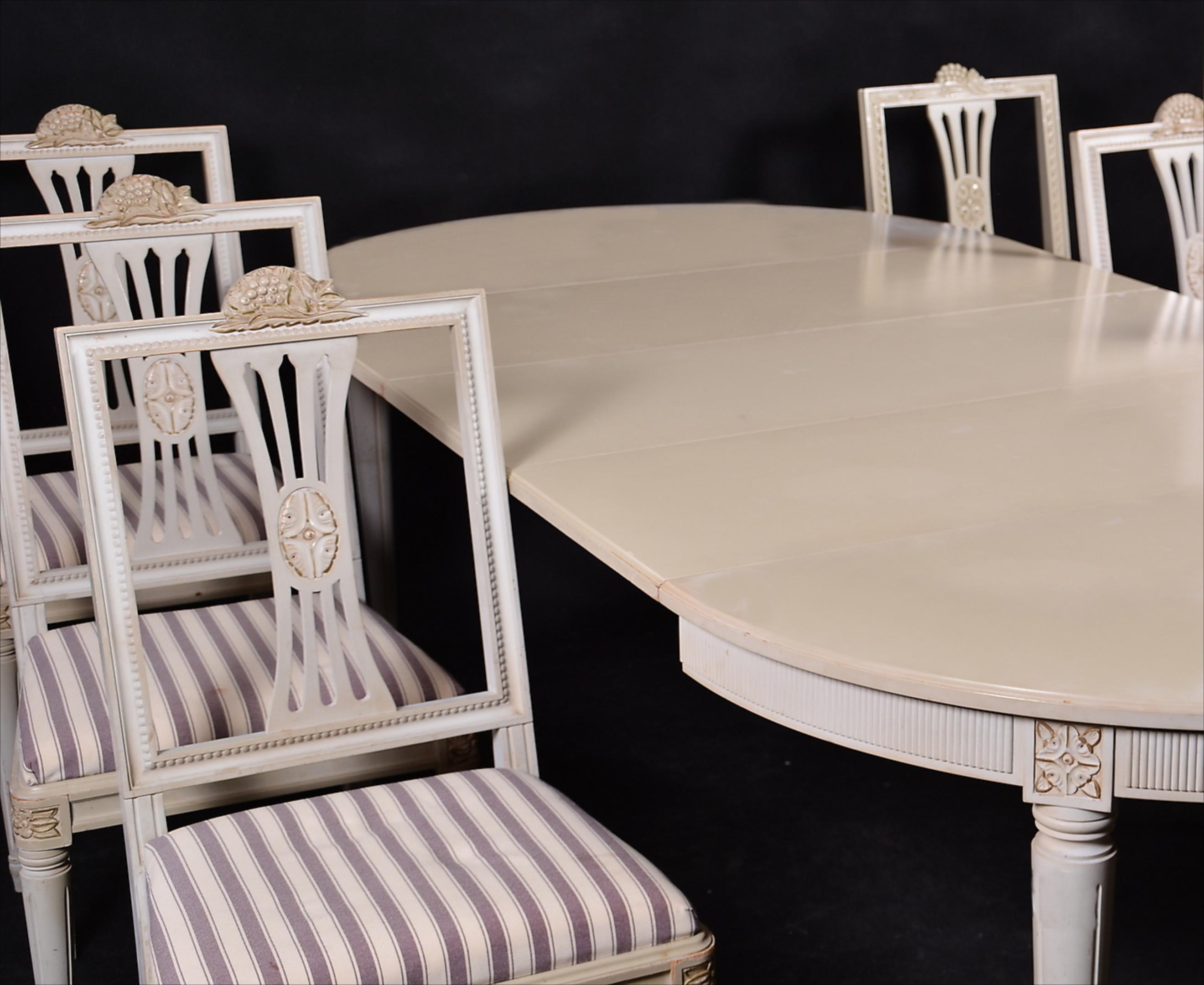 Swedish Gustavian Extendable Dining Table Mid-20th Century 8 10-Seat In Good Condition In Lewes, England