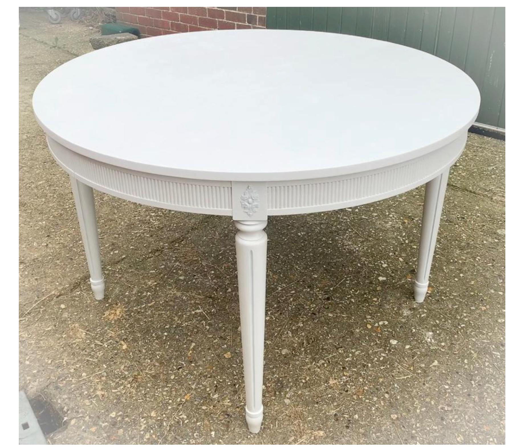 Swedish Gustavian extendable dining table which extends from a round 115 cm approximately to 265 cm long with three leaves. Note on these original tables, the extra leaves do not carry a decorative side bar - only the main table itself. 

Probable