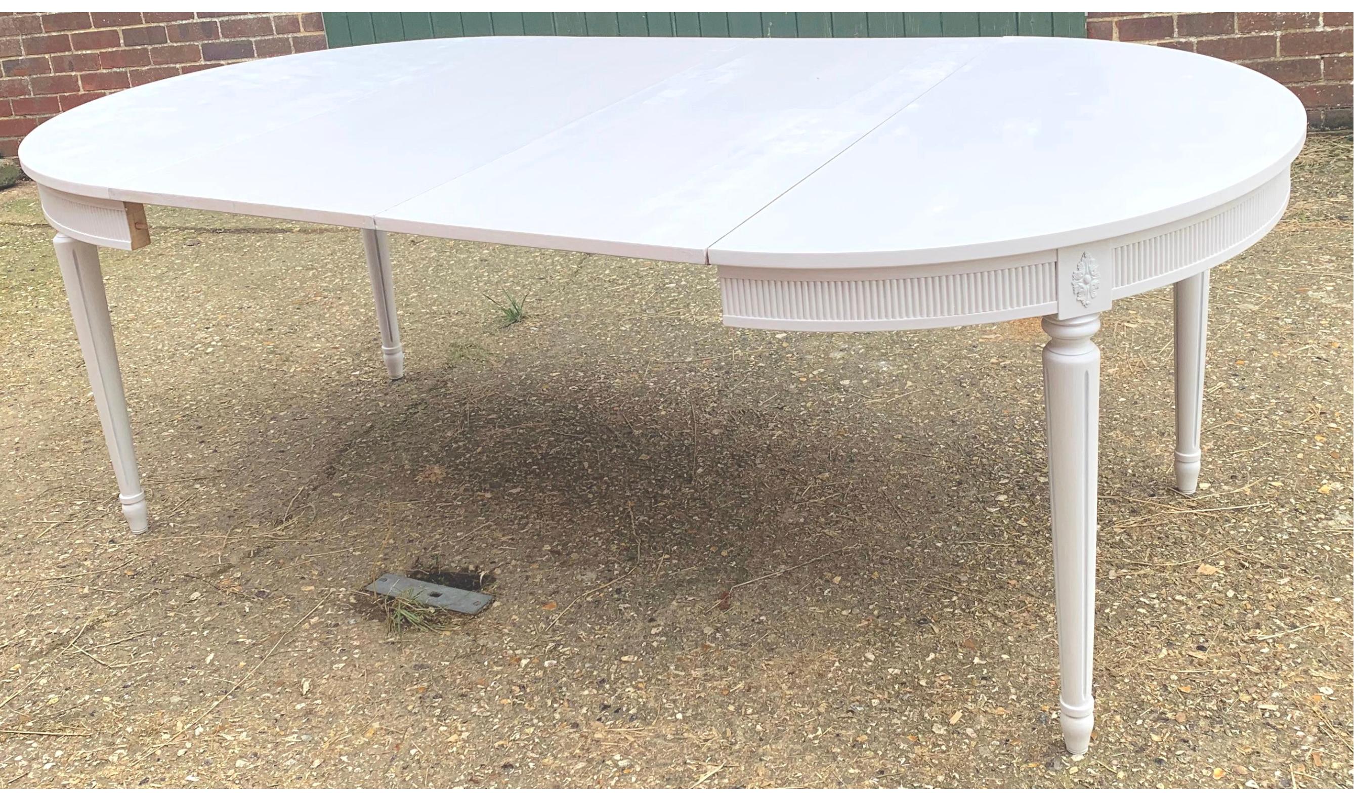 Painted Swedish Gustavian Extendable Dining Table Mid-20th Century 8 10-Seat For Sale